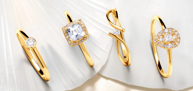 Czym różni się pierścionek zaręczynowy od zwykłego?