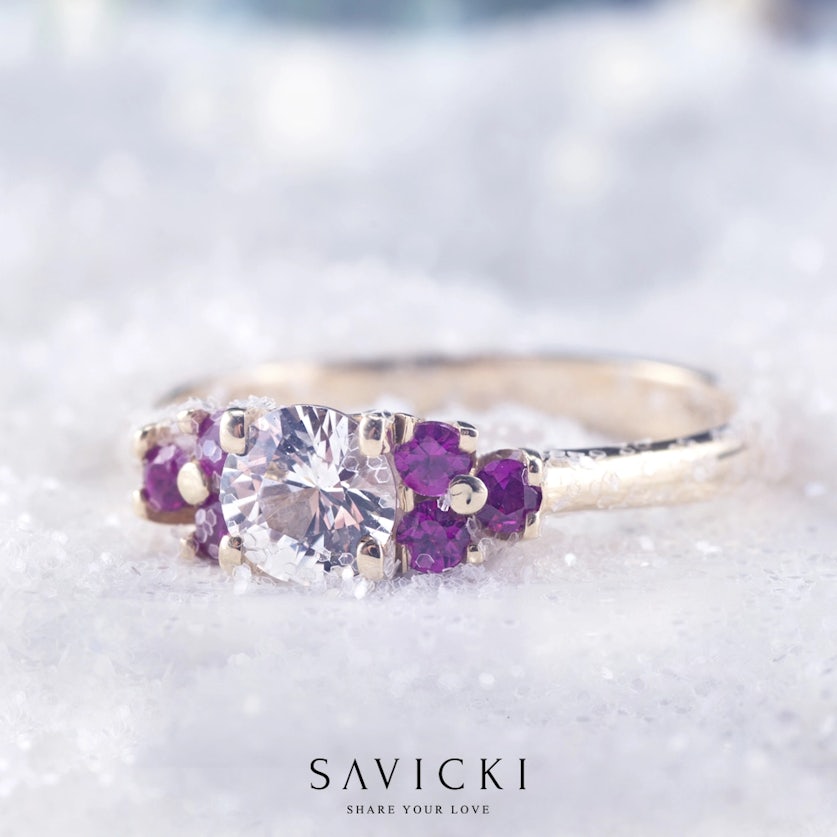 Ile kosztują pierścionki zaręczynowe? Przegląd najpiękniejszych