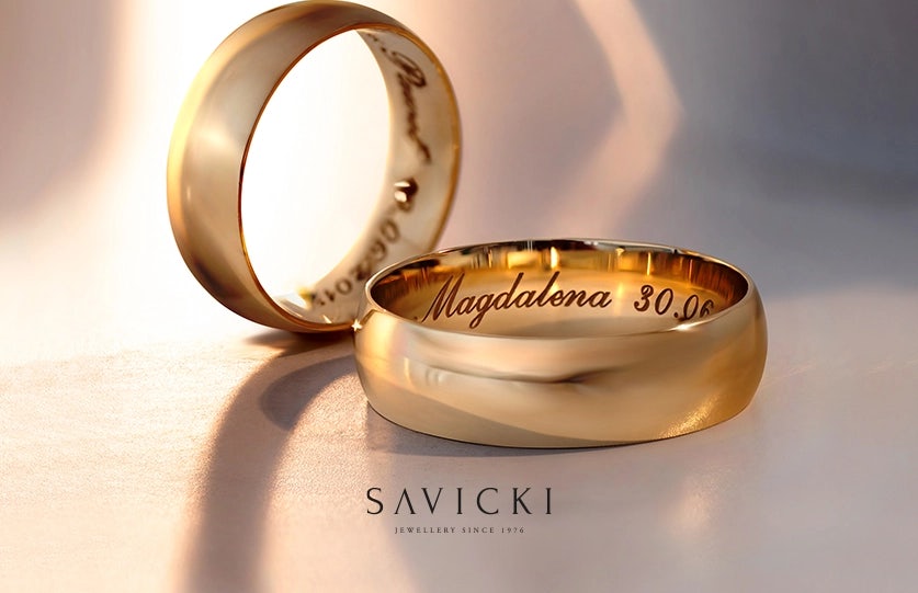 Kto niesie i jak należy podać obrączki do ślubu?