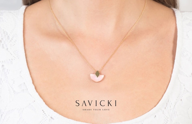 Wisiorek a naszyjnik