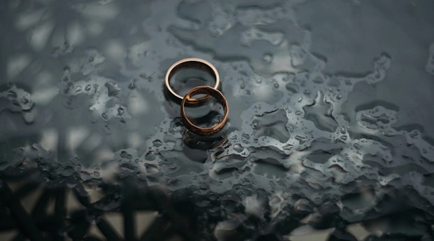 Obrączkowe savoir vivre, czyli kiedy rozpocząć poszukiwania tej „jedynej”