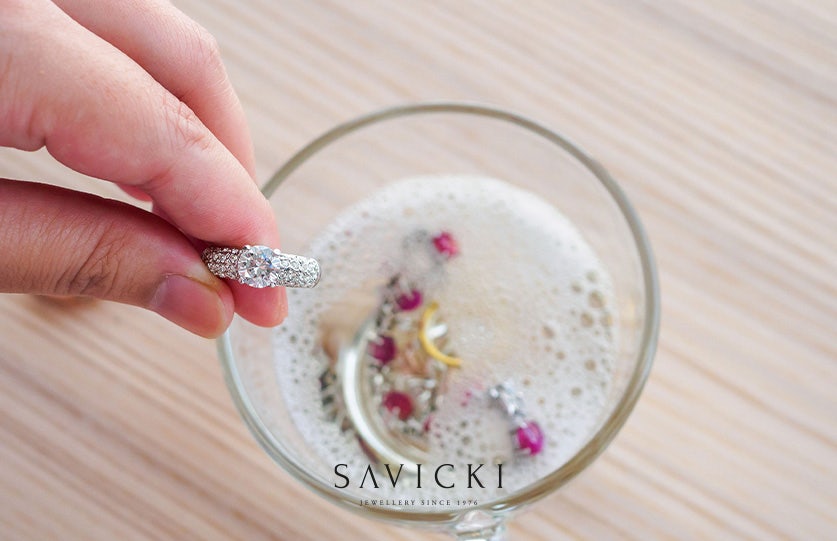 Czyszczenie złota – jak i czym wyczyścić złotą biżuterię?