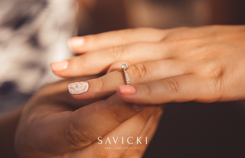 Jak zmniejszyć pierścionek? Praktyczny poradnik