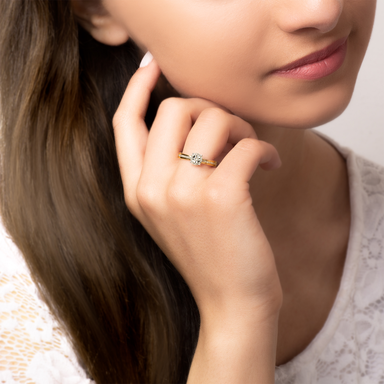 Pierścionek zaręczynowy SAVICKI: dwukolorowe złoto, diamenty