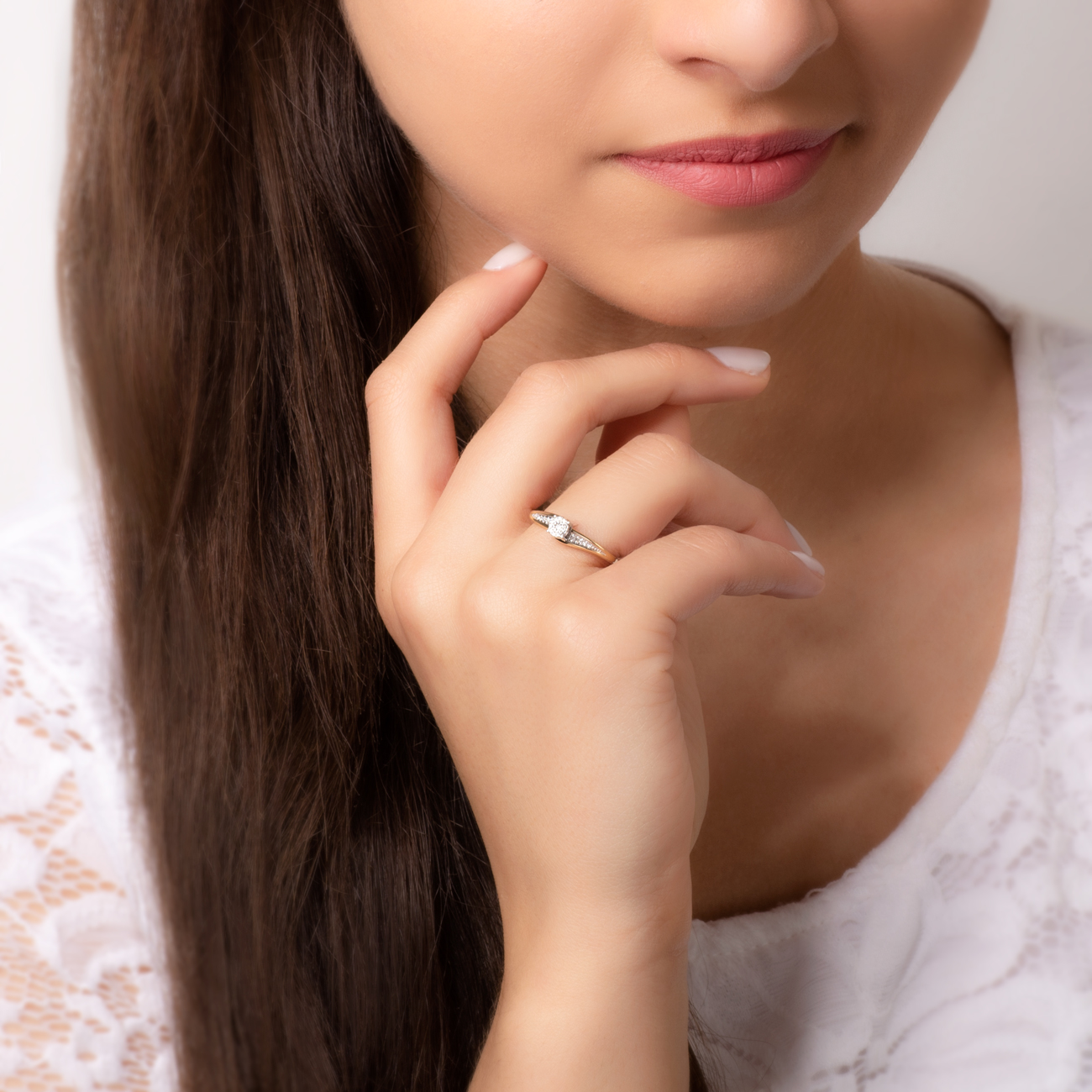 Pierścionek zaręczynowy SAVICKI: dwukolorowe złoto, diamenty