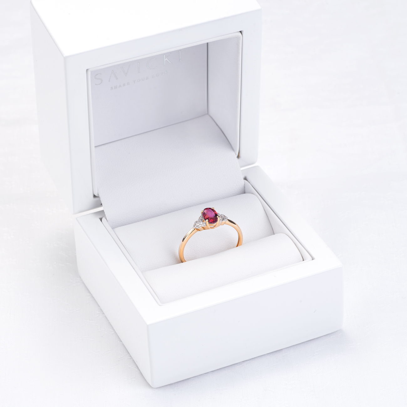 Verlobungsring Savicki: Gold, Rubin, Diamanten