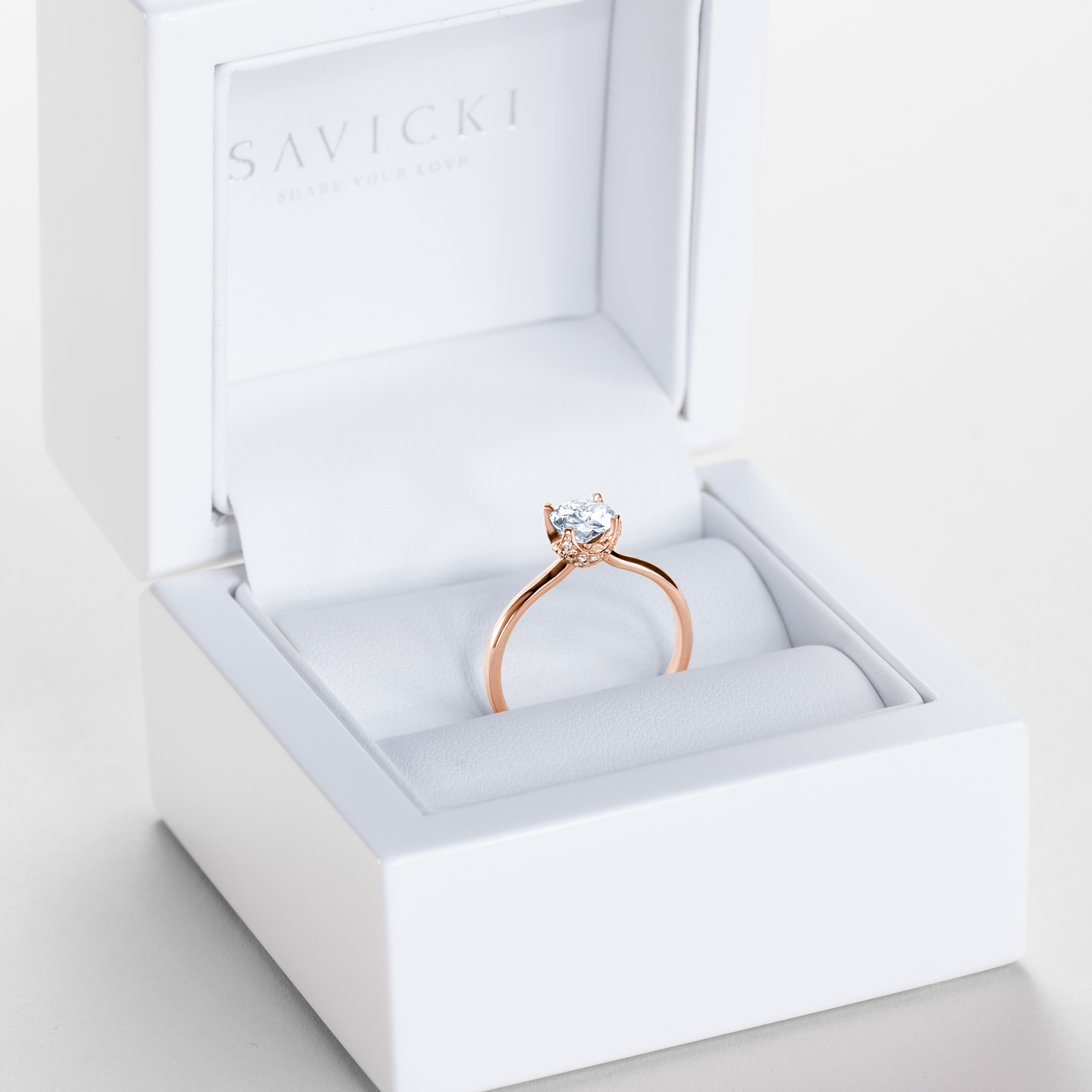 Pierścionek zaręczynowy SAVICKI: różowe złoto, biały szafir - 7