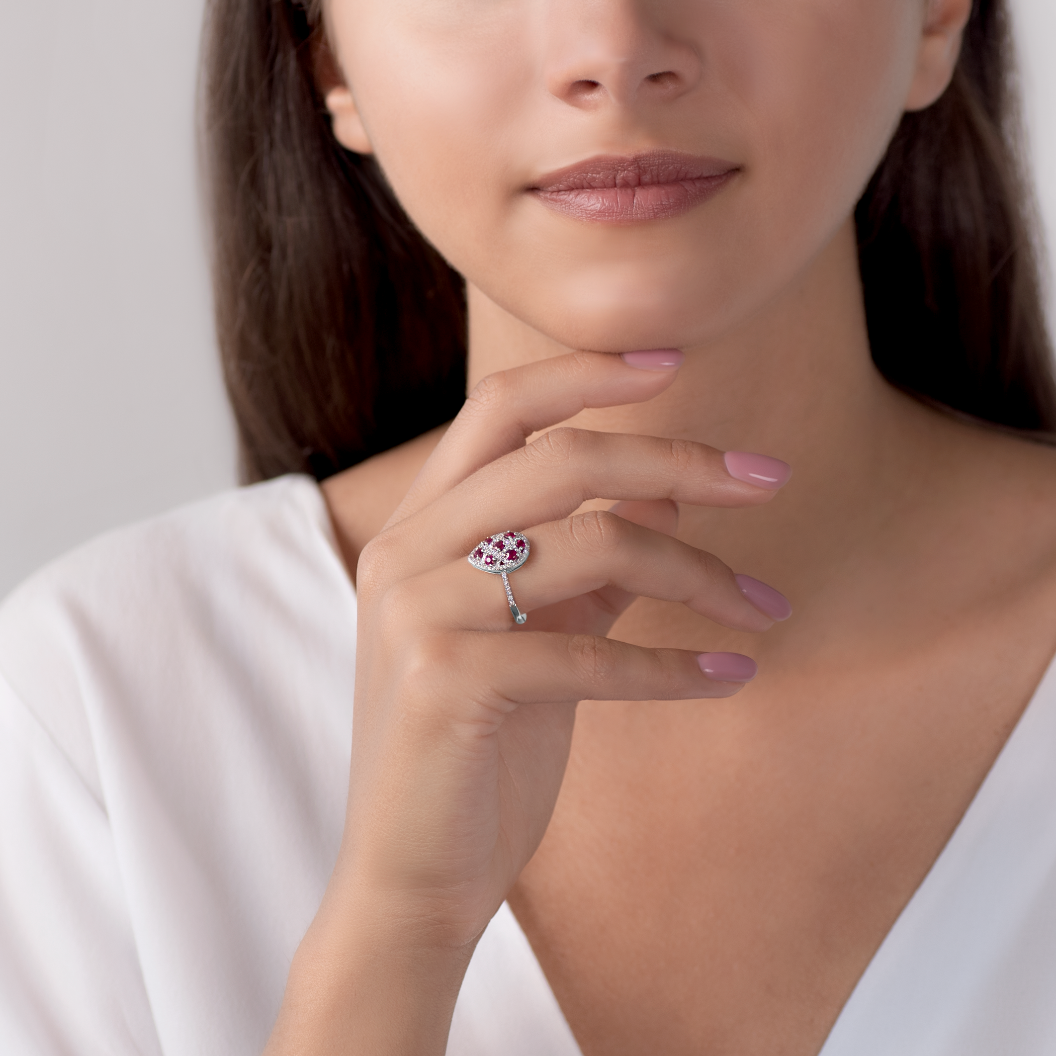 Ring Savicki: Weißgold, Rubine, Diamanten