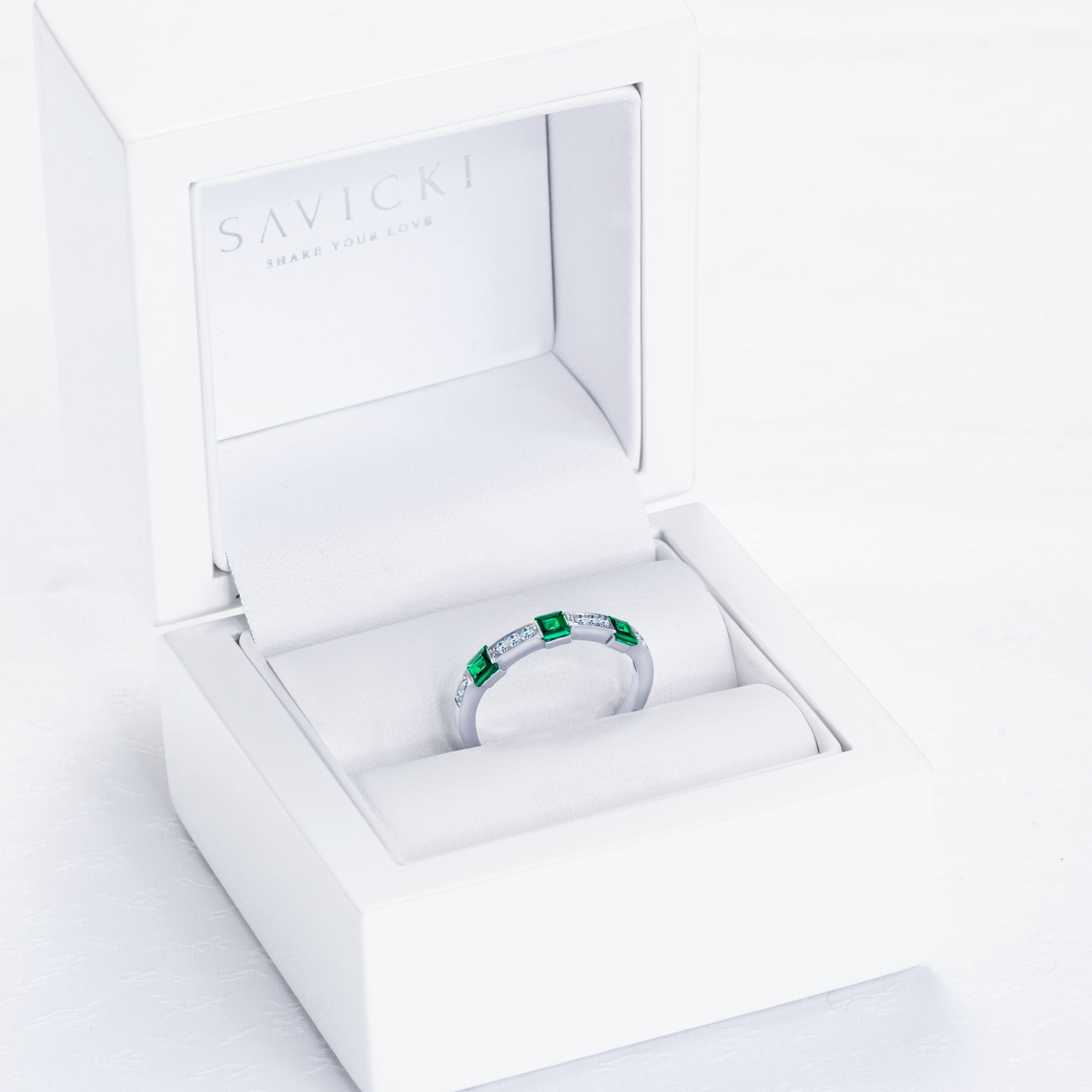 Ring SAVICKI: Weißgold, Smaragde, Diamanten