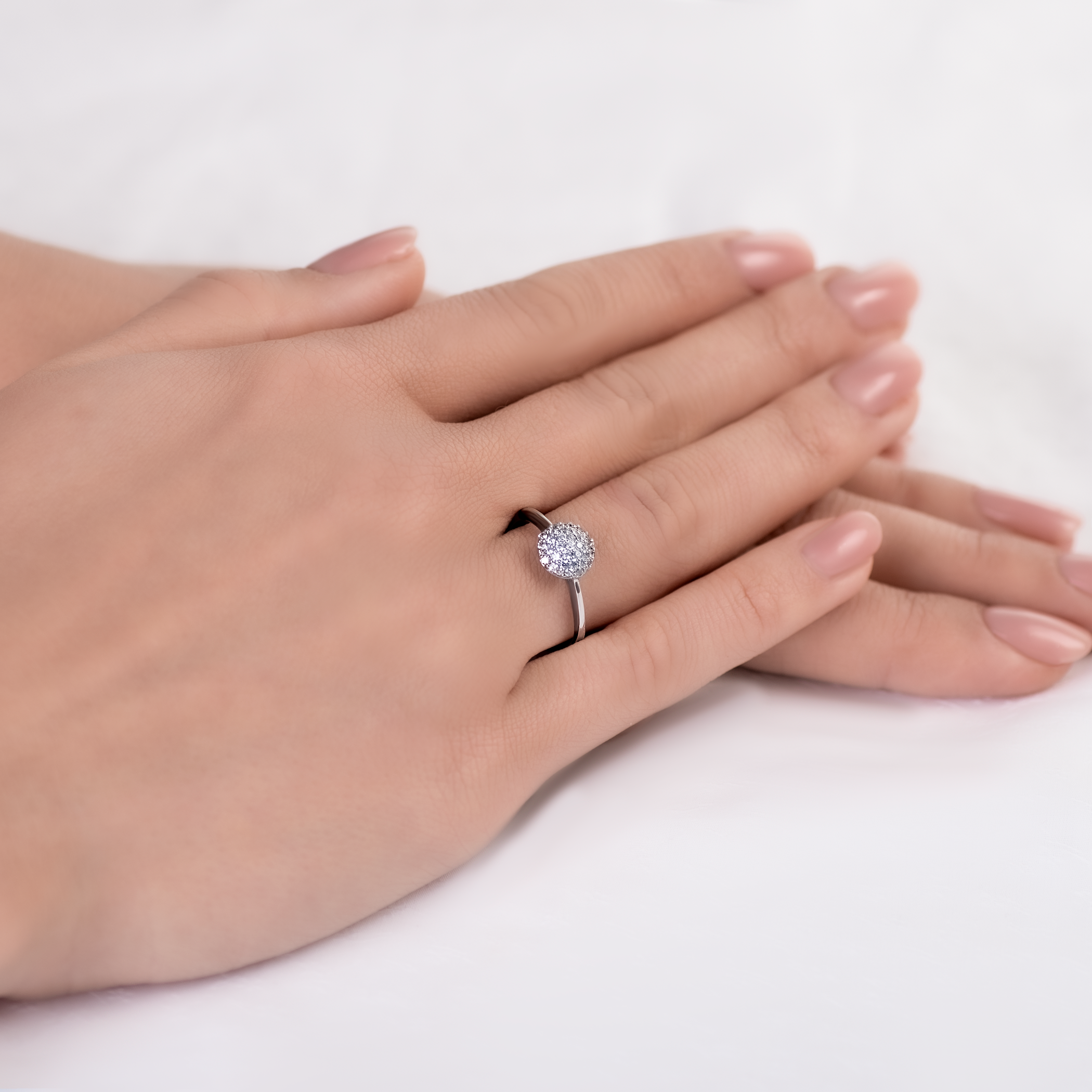 Pierścionek SAVICKI: białe złoto, diamenty