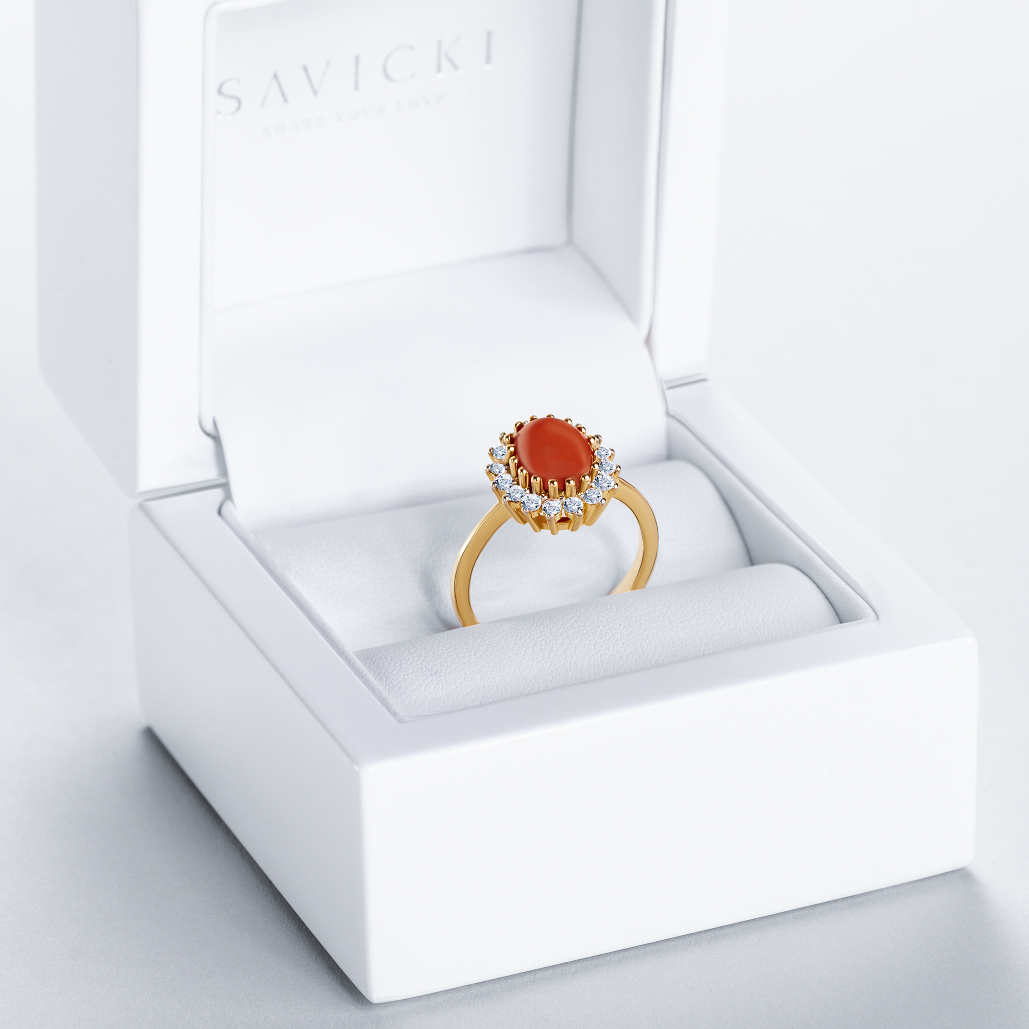 Pierścionek SAVICKI: dwukolorowe złoto, korál, cyrkonie