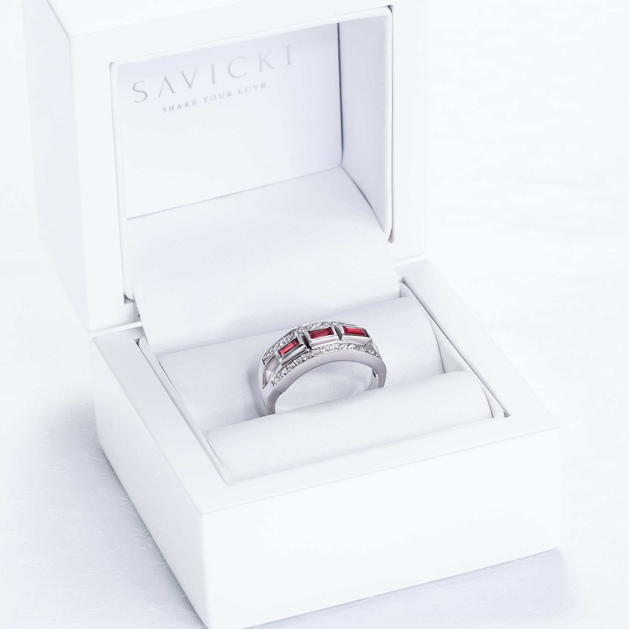 Pierścionek SAVICKI: białe złoto, rubiny, diamenty