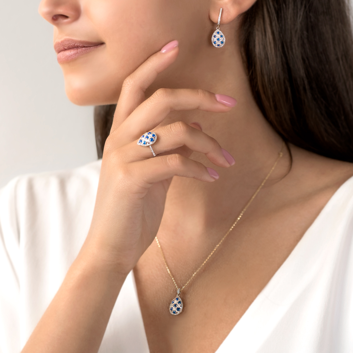 Kolczyki Savicki: dwukolorowe złoto, niebieskie szafiry, diamenty