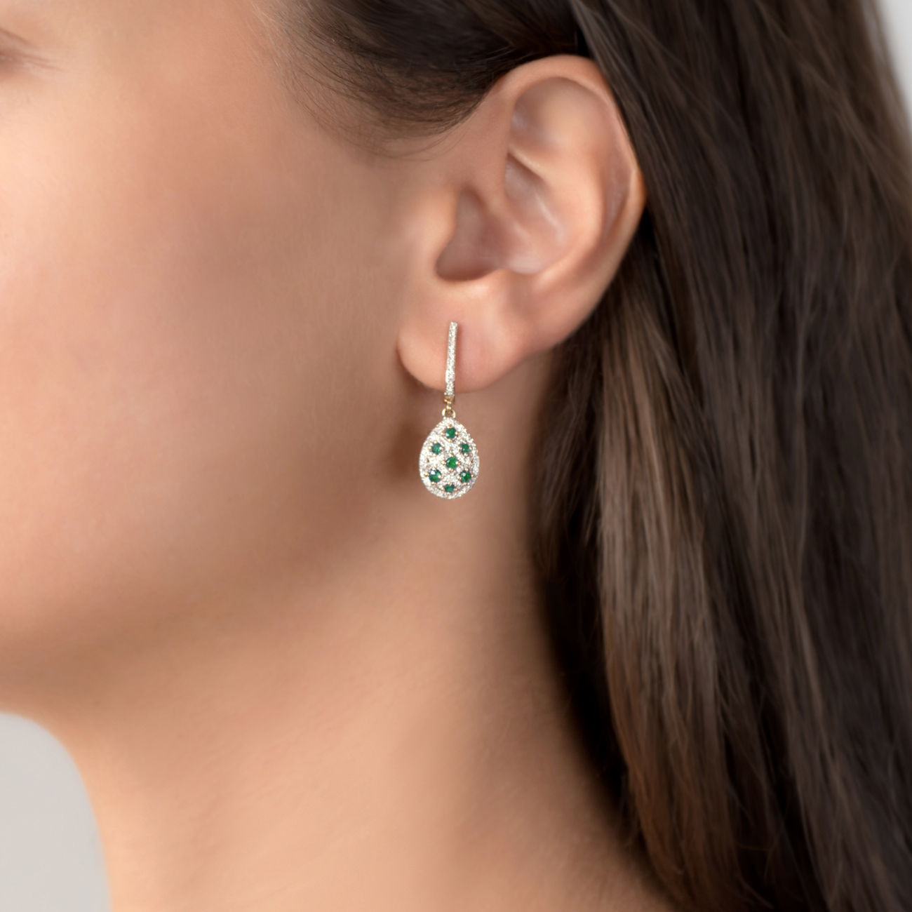 Ohrringe Savicki: Zweifarbiges Gold, Smaragde, Diamanten