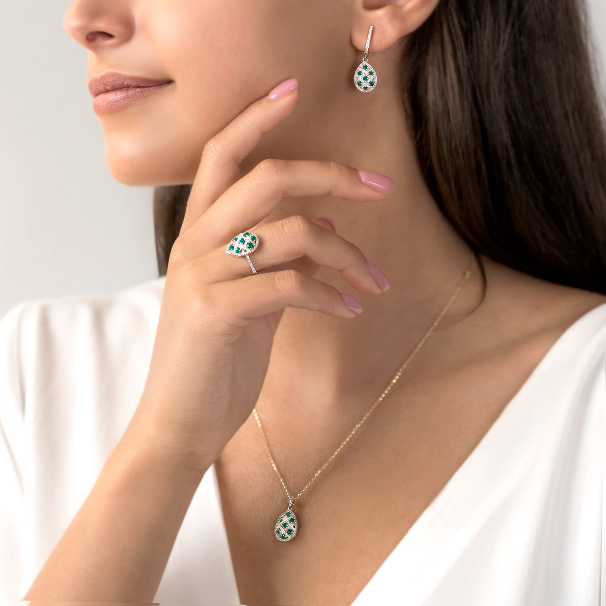 Ohrringe Savicki: Zweifarbiges Gold, Smaragde, Diamanten