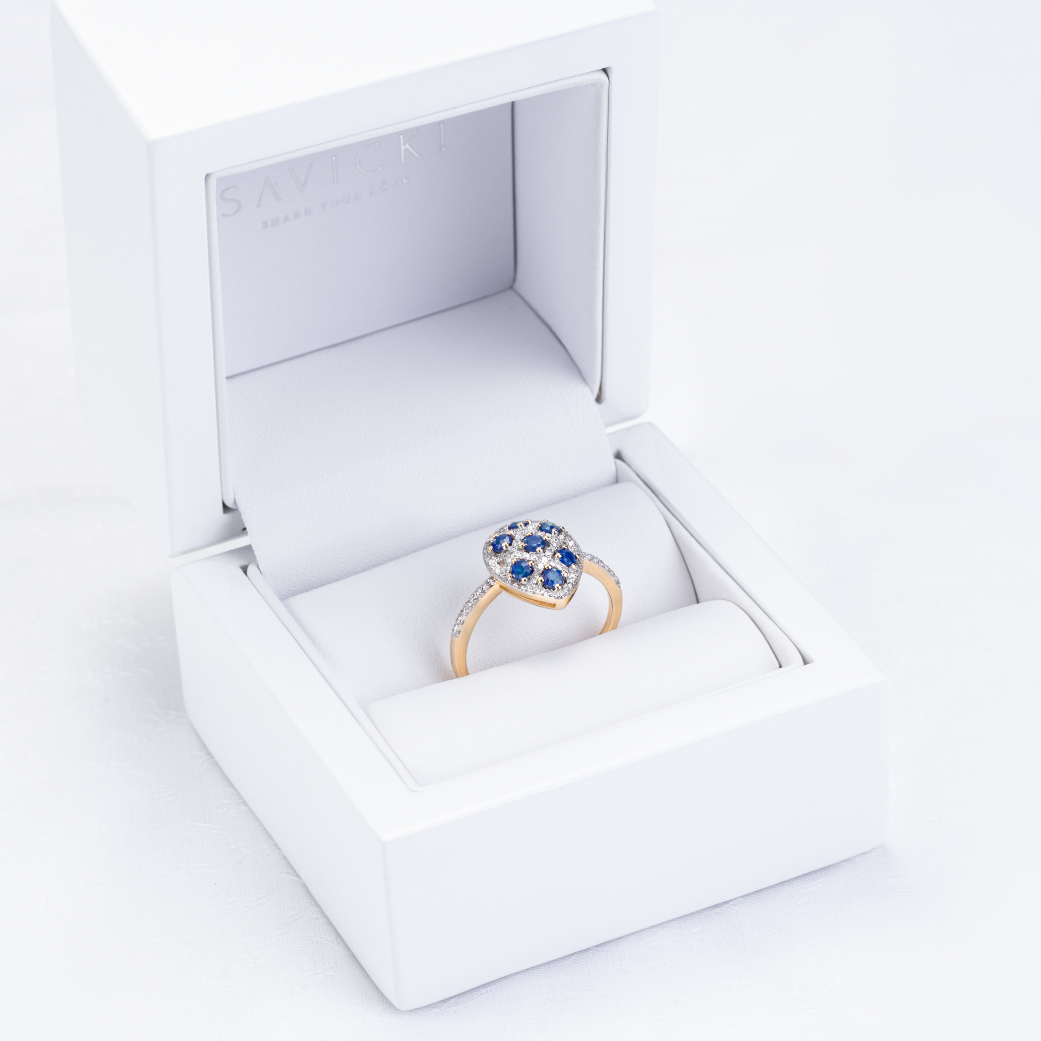 Pierścionek SAVICKI: dwukolorowe złoto, niebieskie szafiry, diamenty
