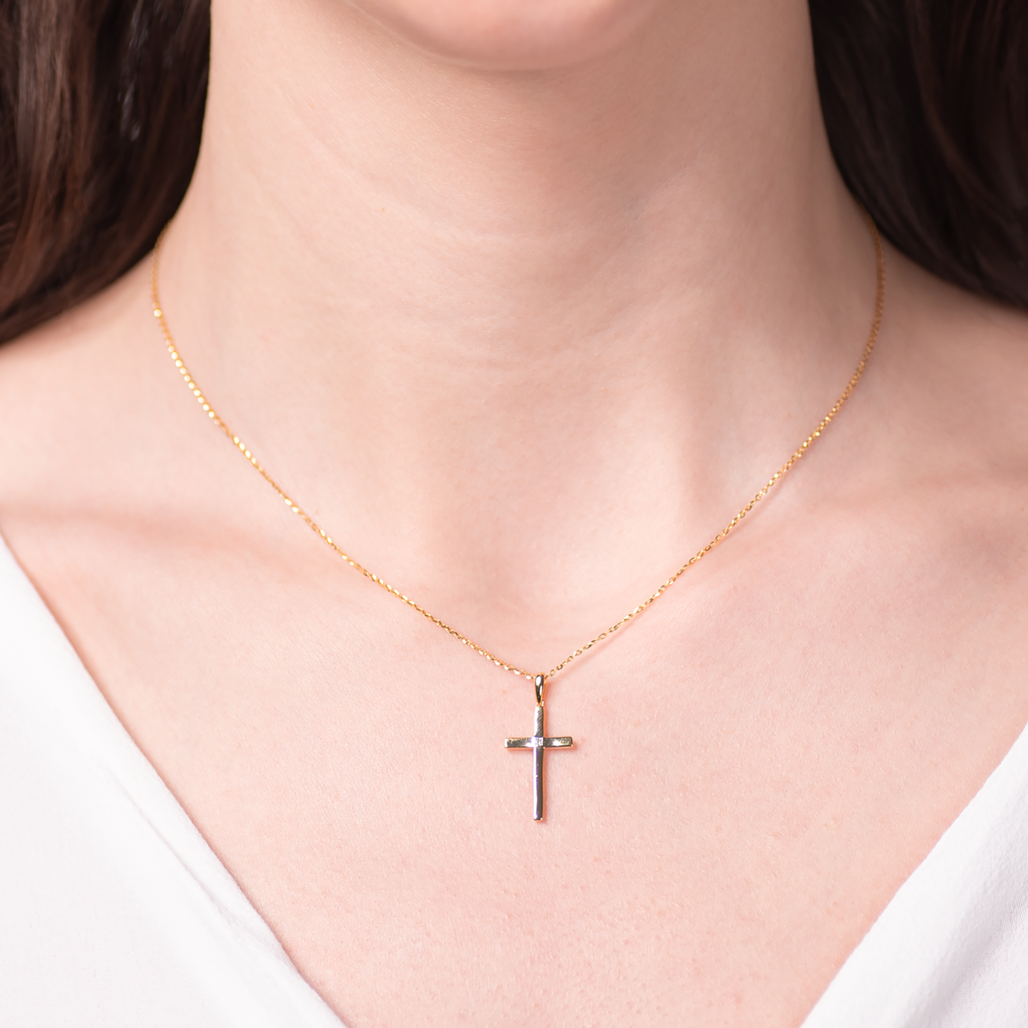 Zawieszka krzyżyk Savicki: srebrna pozłacana, cyrkonia