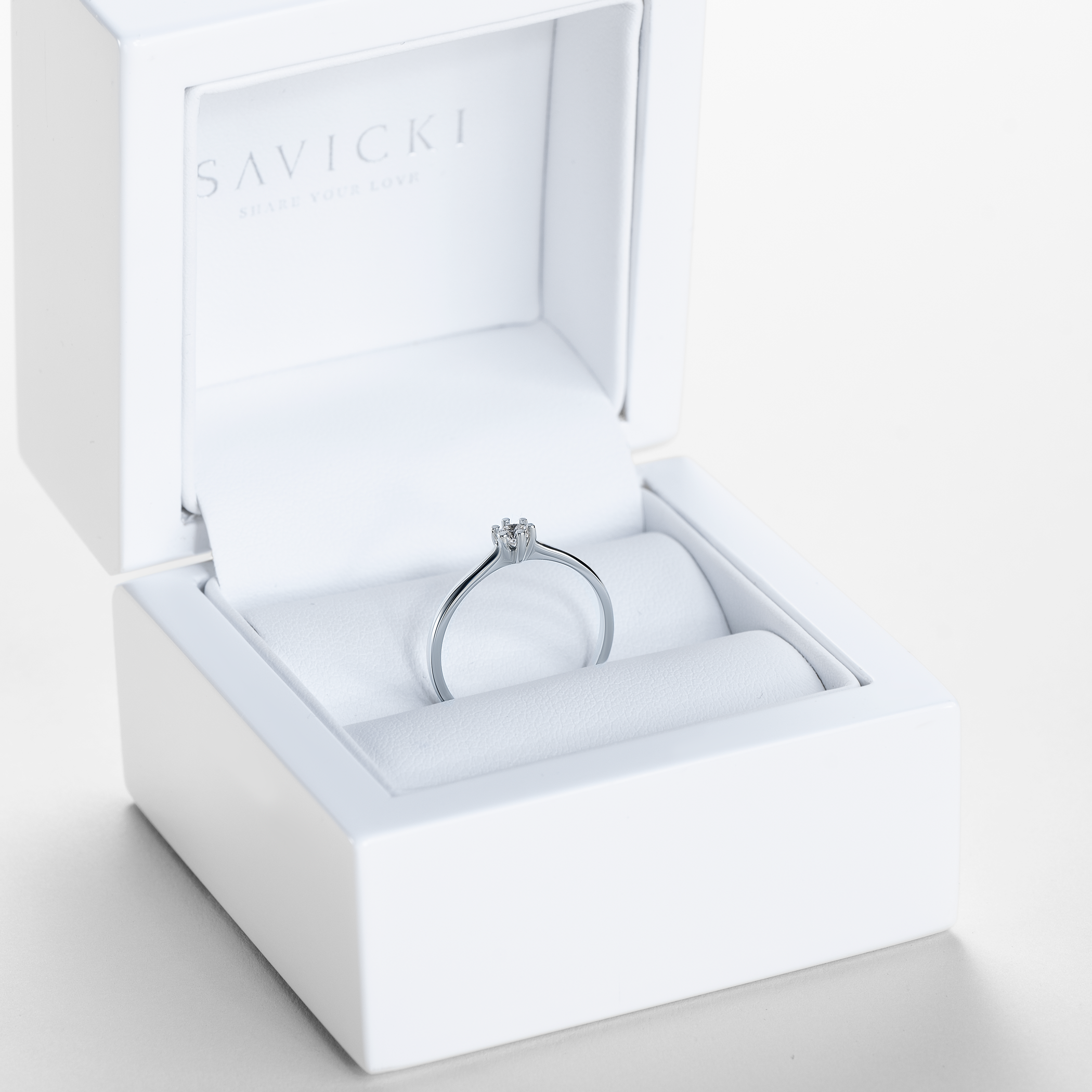 Pierścionek zaręczynowy SAVICKI: białe złoto, diament