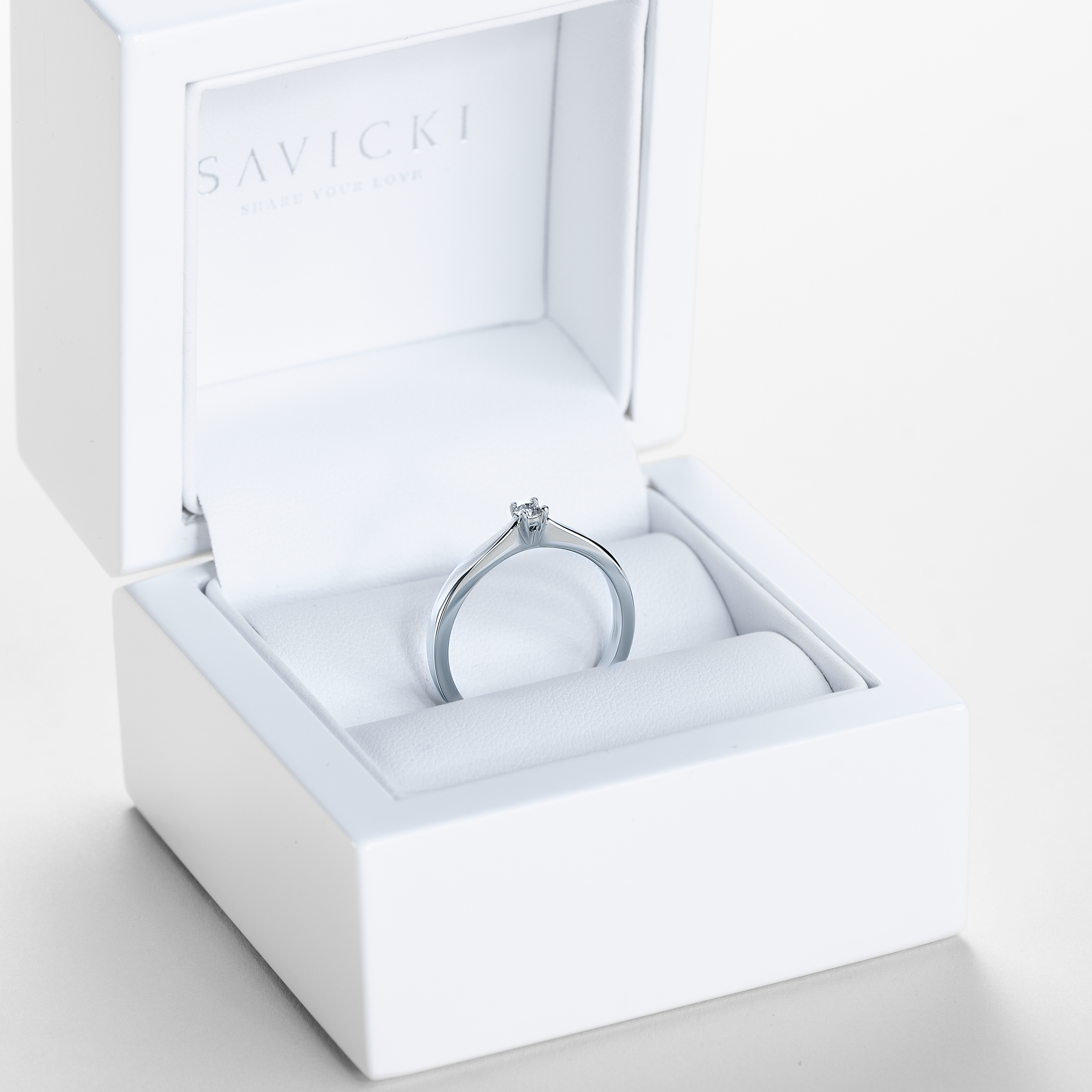 Pierścionek zaręczynowy SAVICKI: białe złoto, diament