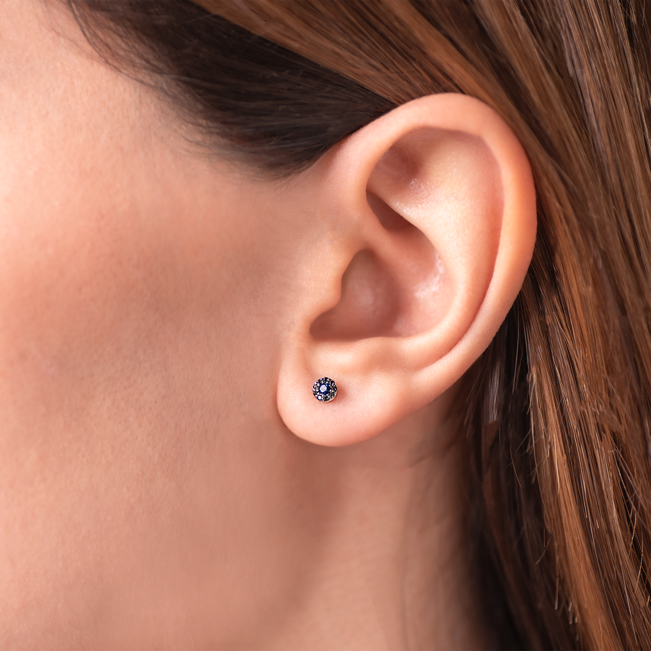 Kolczyki Savicki: dwukolorowe złoto, niebieskie szafiry, czarne diamenty