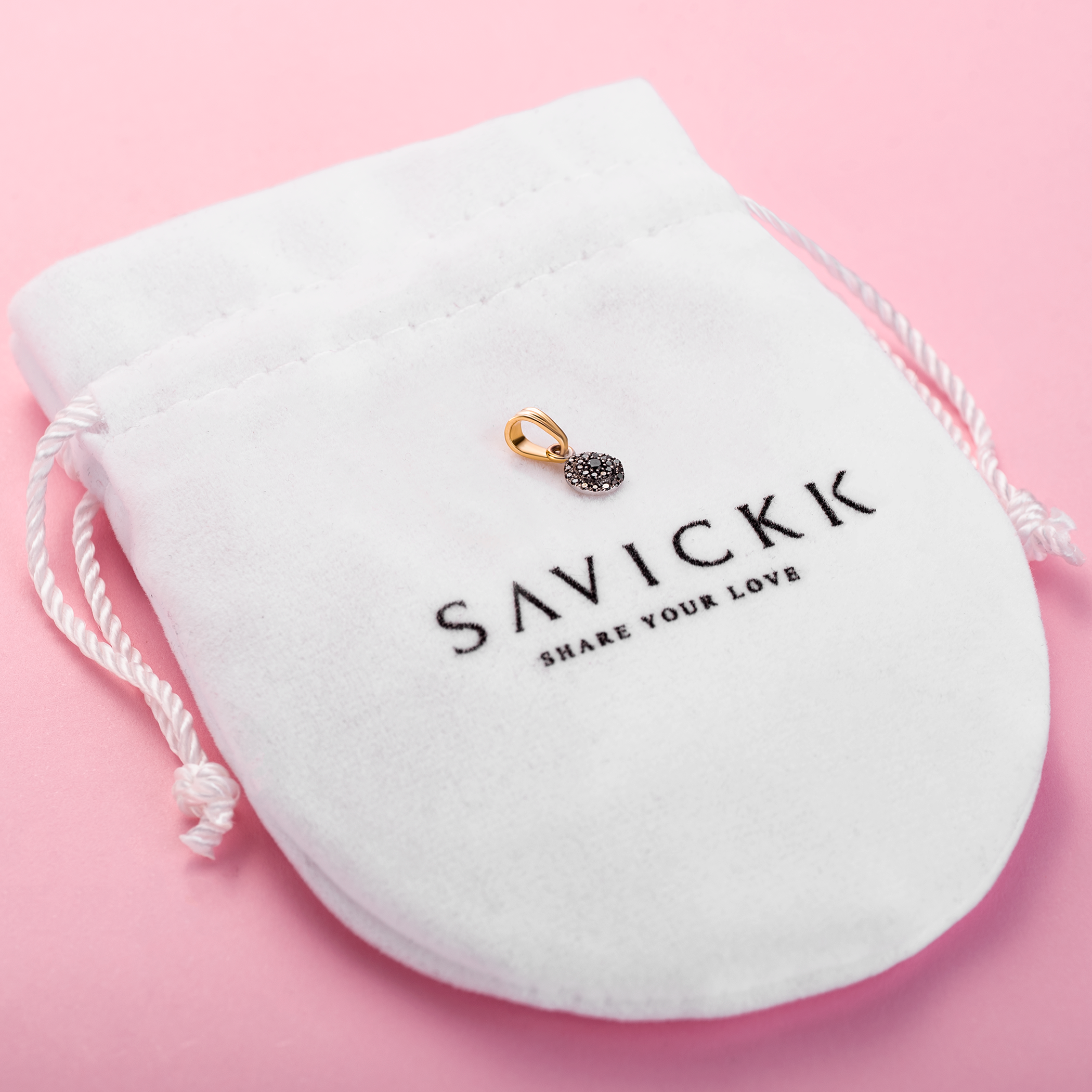 Zawieszka Savicki: dwukolorowe złoto, czarne diamenty