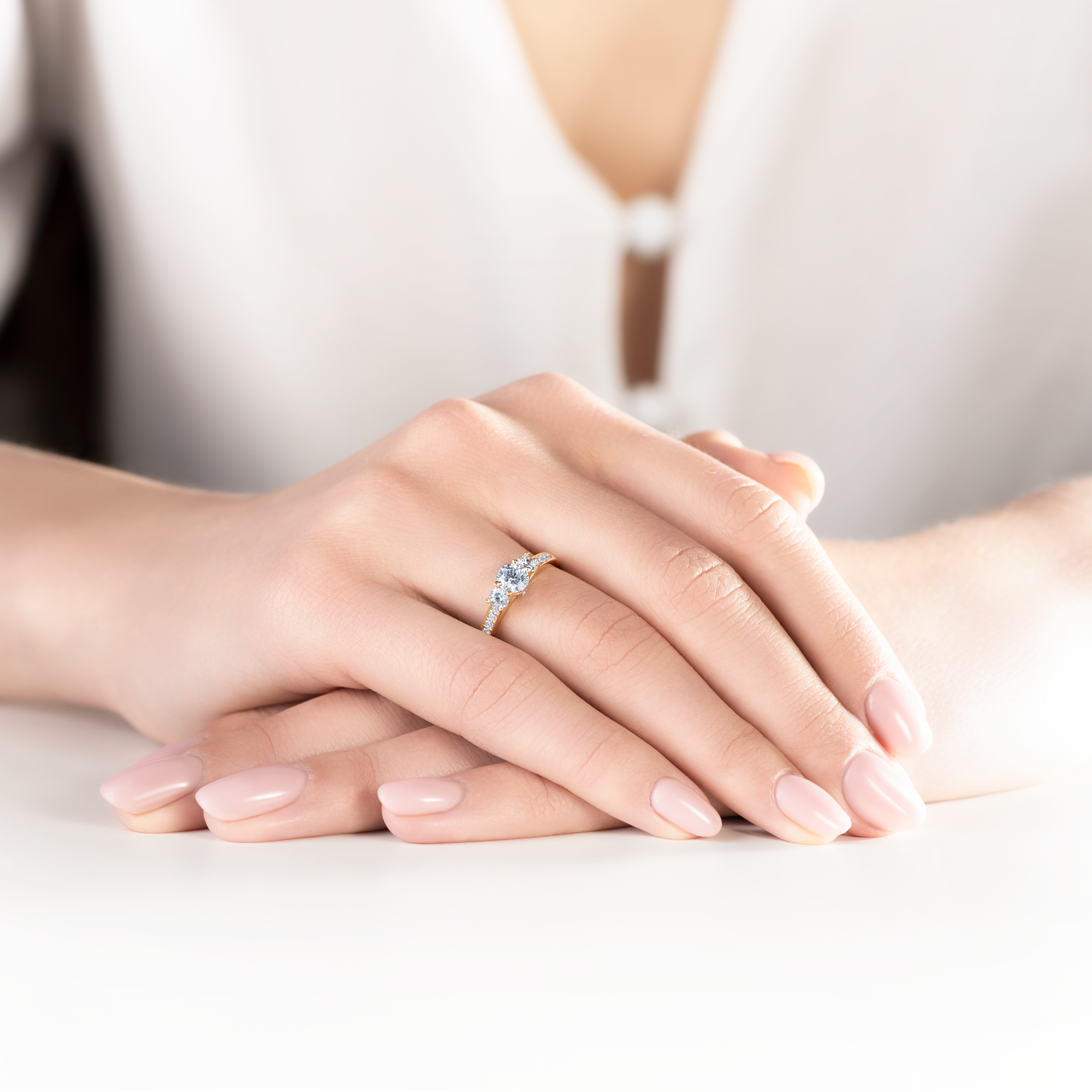 Verlobungsring Dream: Gold, Weißer Saphir