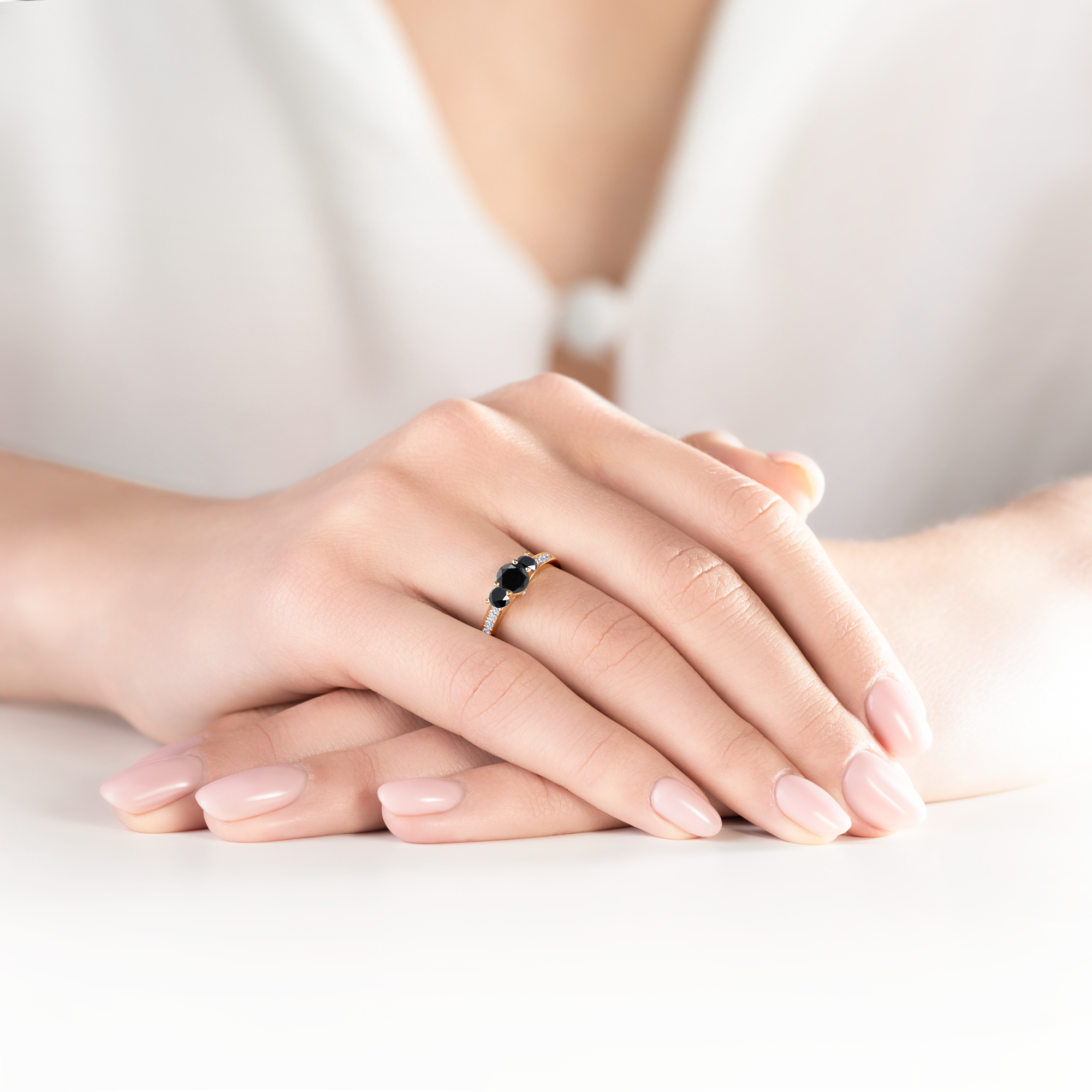 Pierścionek zaręczynowy Dream: złoty, czarny diament 0,60 ct