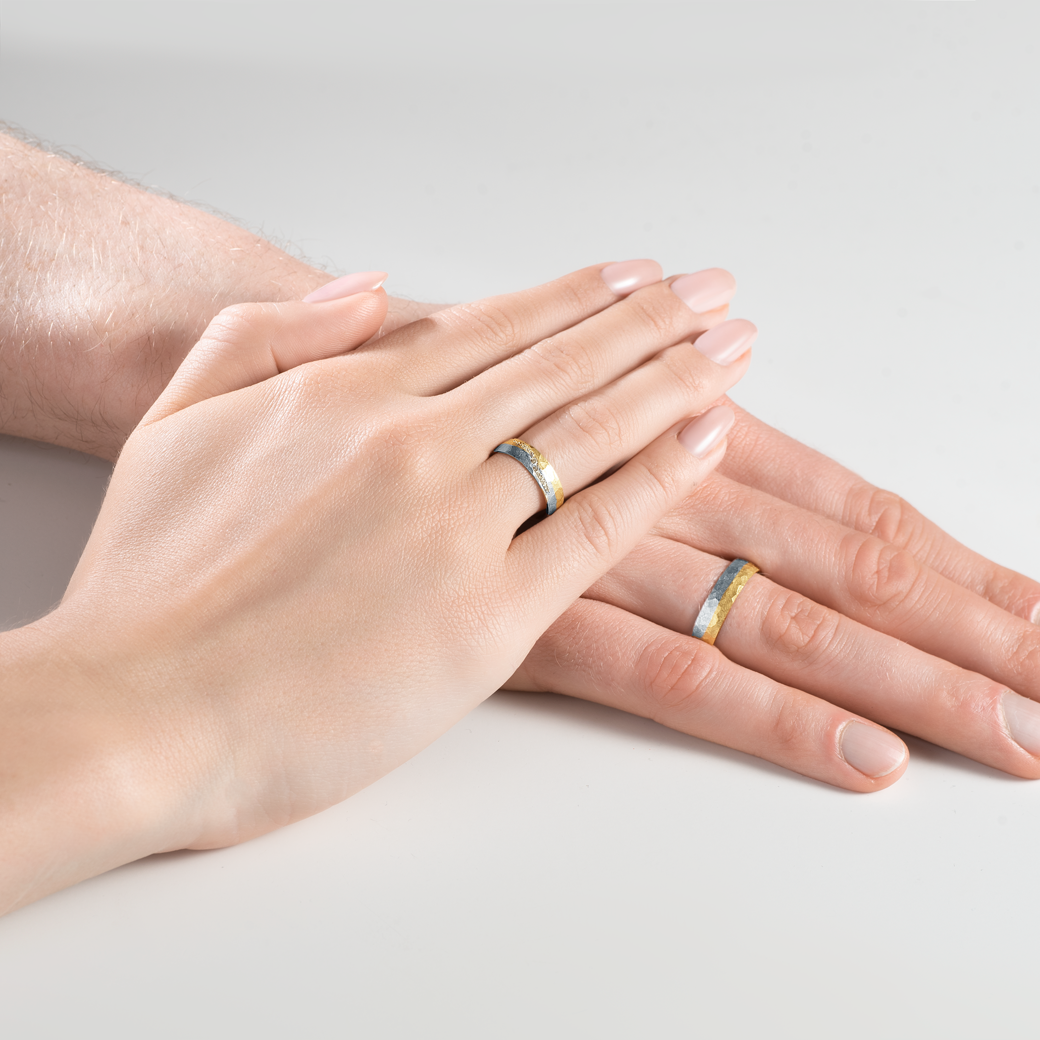 Obrączki ślubne: dwukolorowe złoto, półokrągłe, 5 mm