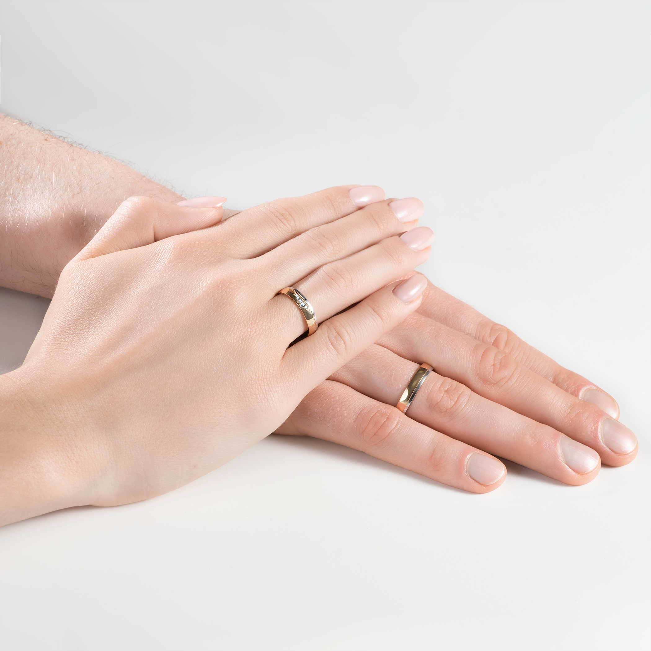 Obrączki ślubne: dwukolorowe złoto, półokrągłe, 4 mm