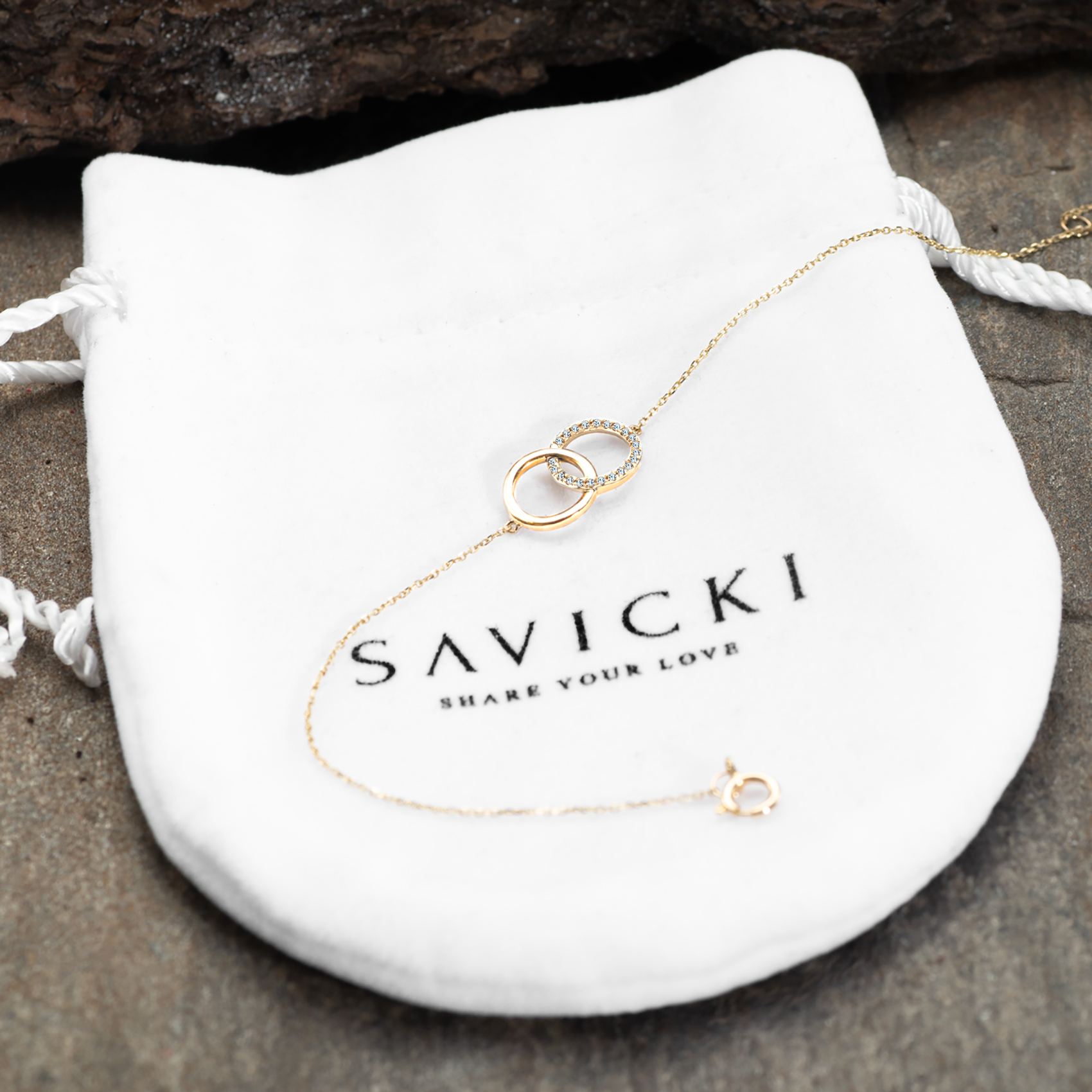 Bransoletka koła Savicki: złota, diamenty