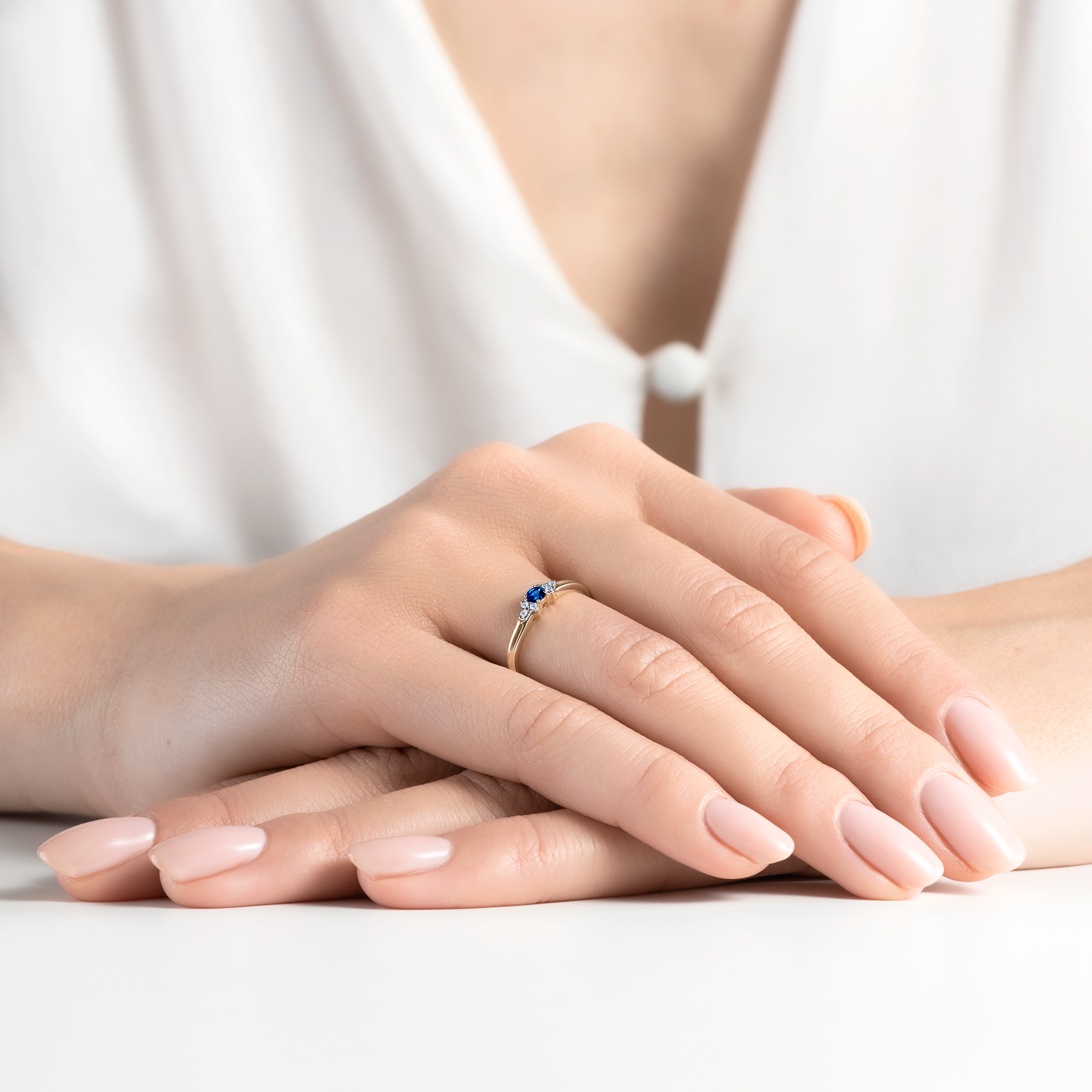 Verlobungsring Savicki: Gold, Blauer Saphir, Diamanten