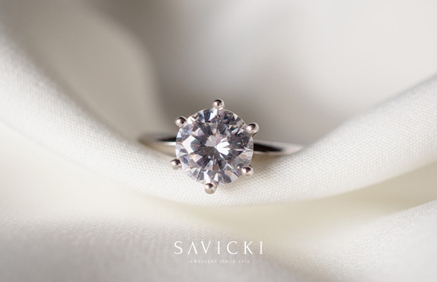 Gdzie sprzedać pierścionek zaręczynowy?