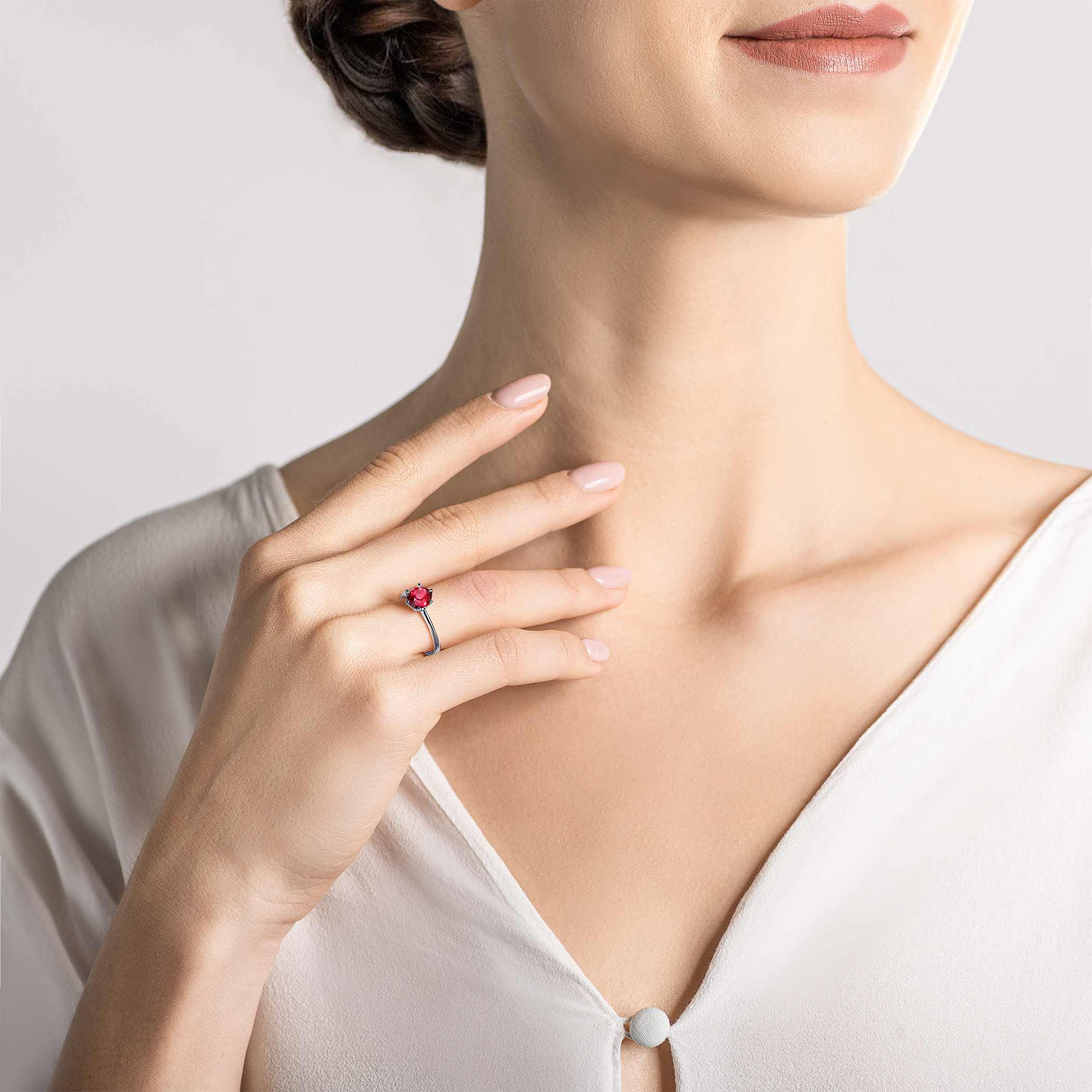 Pierścionek zaręczynowy The Journey: białe złoto, rubin