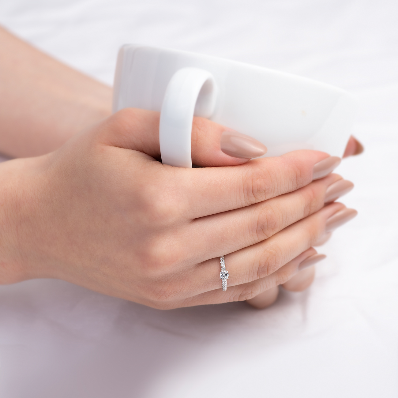 Pierścionek zaręczynowy SAVICKI: białe złoto, diamenty