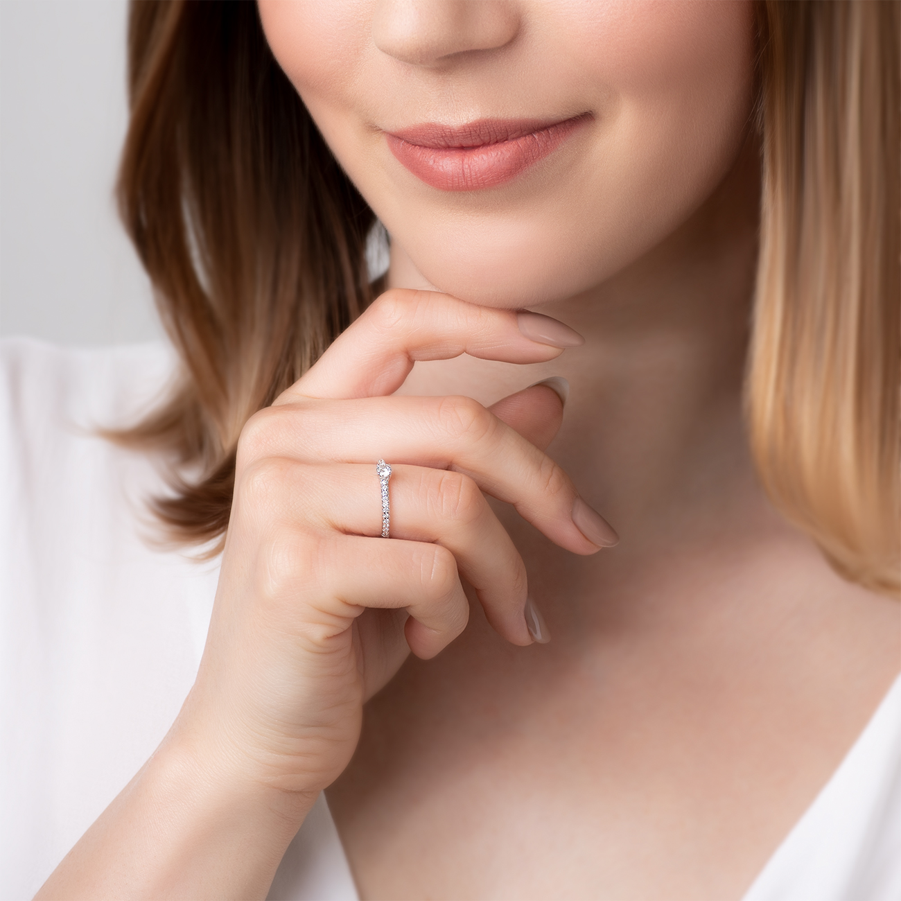 Pierścionek zaręczynowy SAVICKI: białe złoto, diamenty