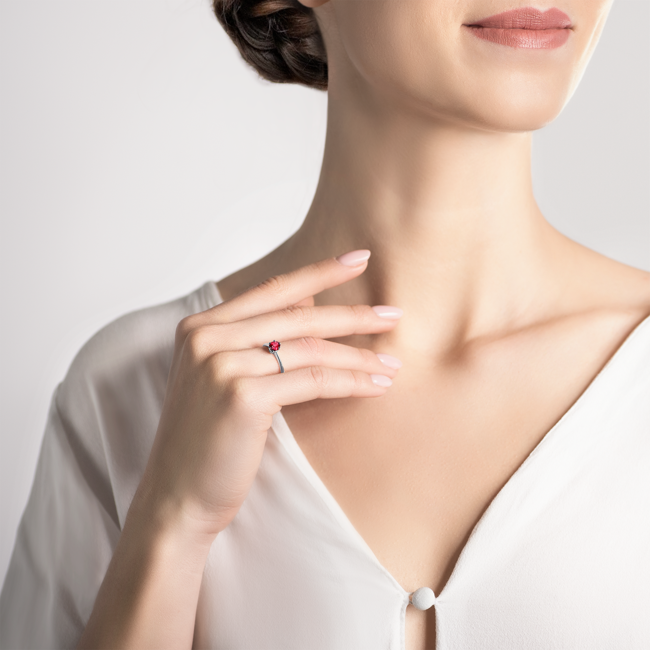 Pierścionek zaręczynowy The Journey: białe złoto, rubin