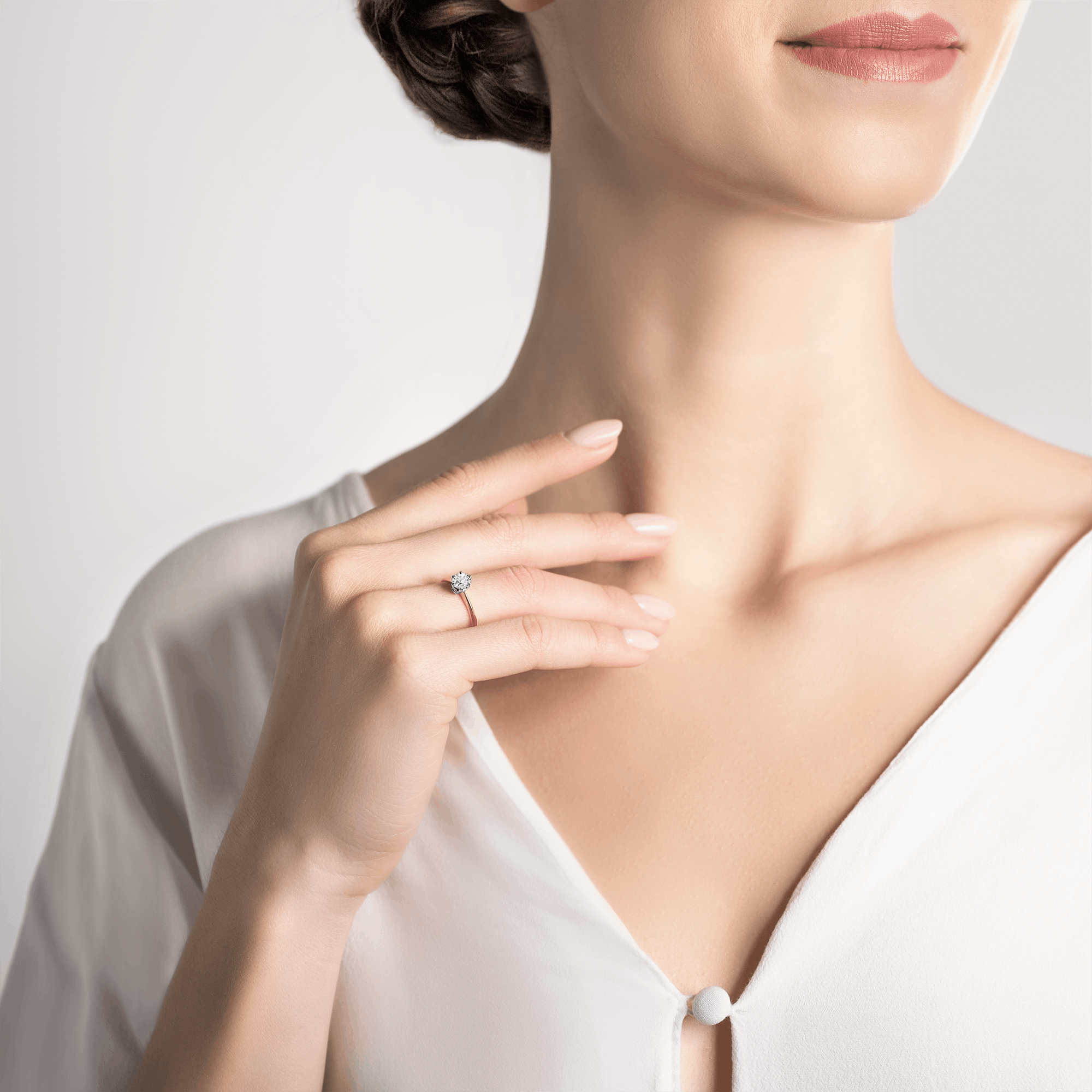 Pierścionek zaręczynowy The Journey: dwukolorowe złoto, z białym szafirem