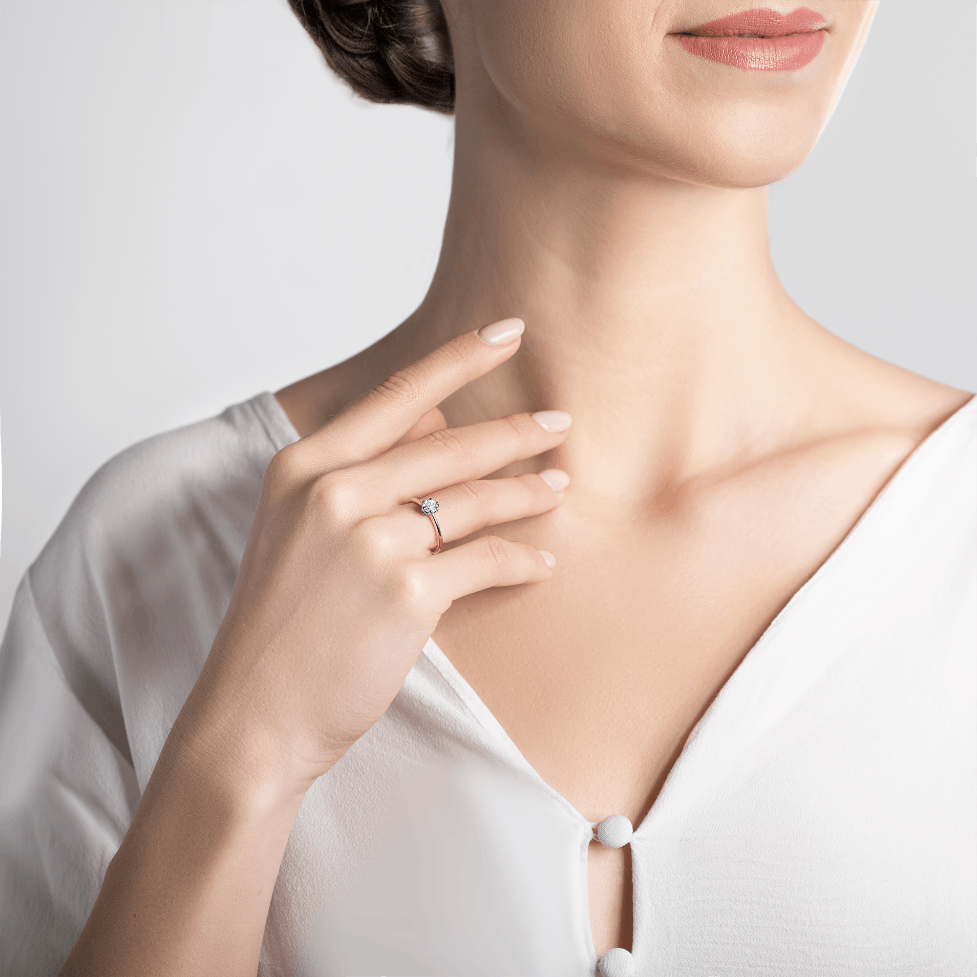 Pierścionek zaręczynowy The Journey: dwukolorowe złoto, z białym szafirem