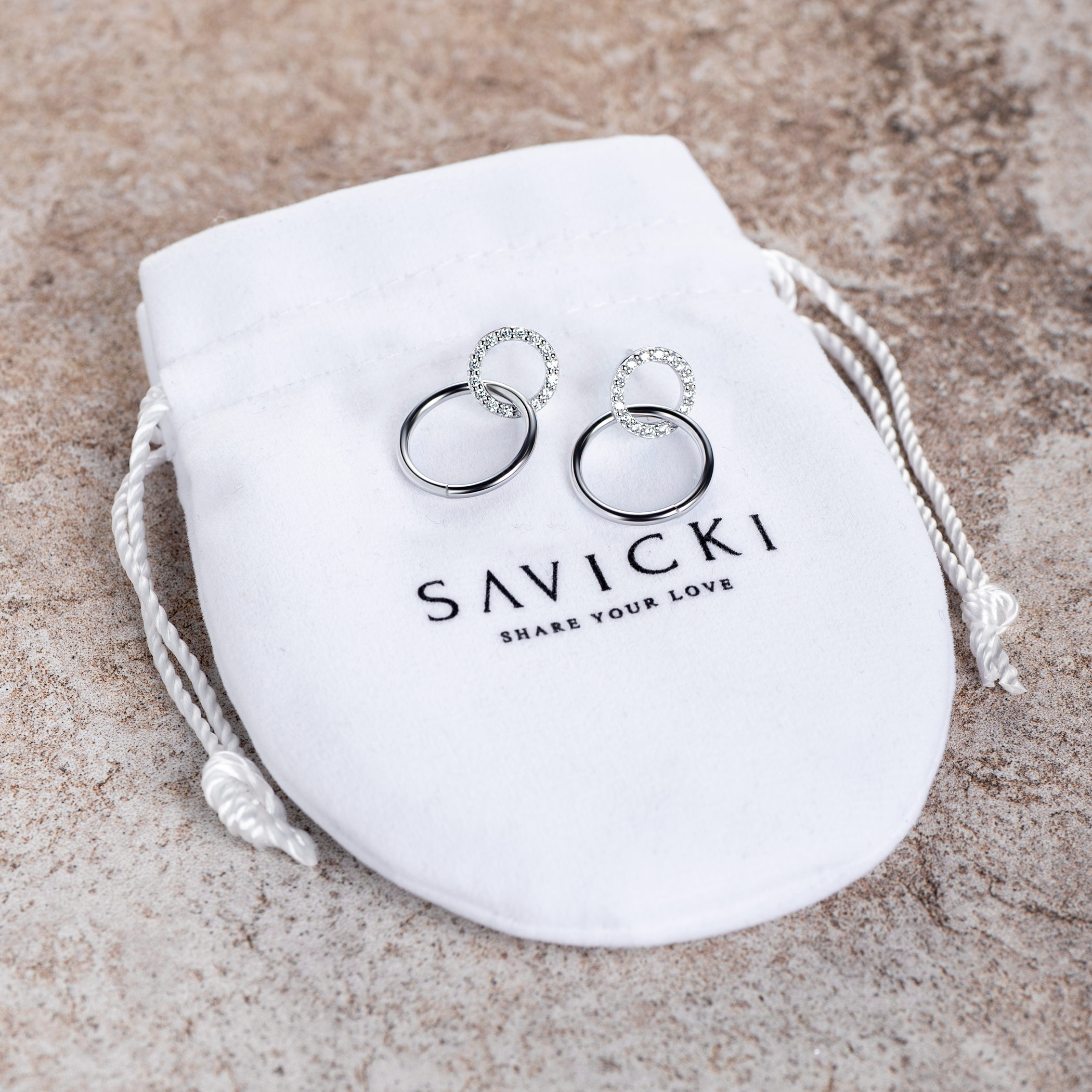 Kolczyki koła Savicki: srebrne, cyrkonie