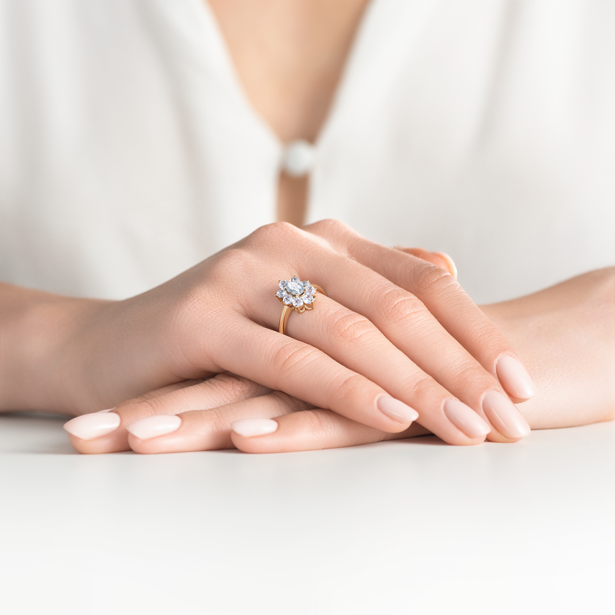 Pierścionek zaręczynowy SAVICKI: złoty, białe szafiry