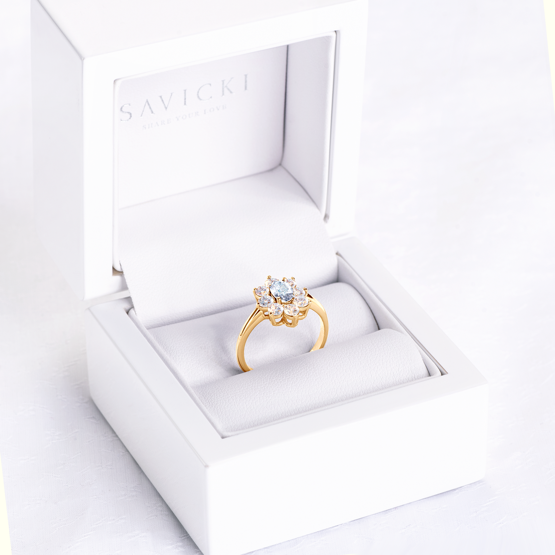 Pierścionek zaręczynowy SAVICKI: złoty, białe szafiry
