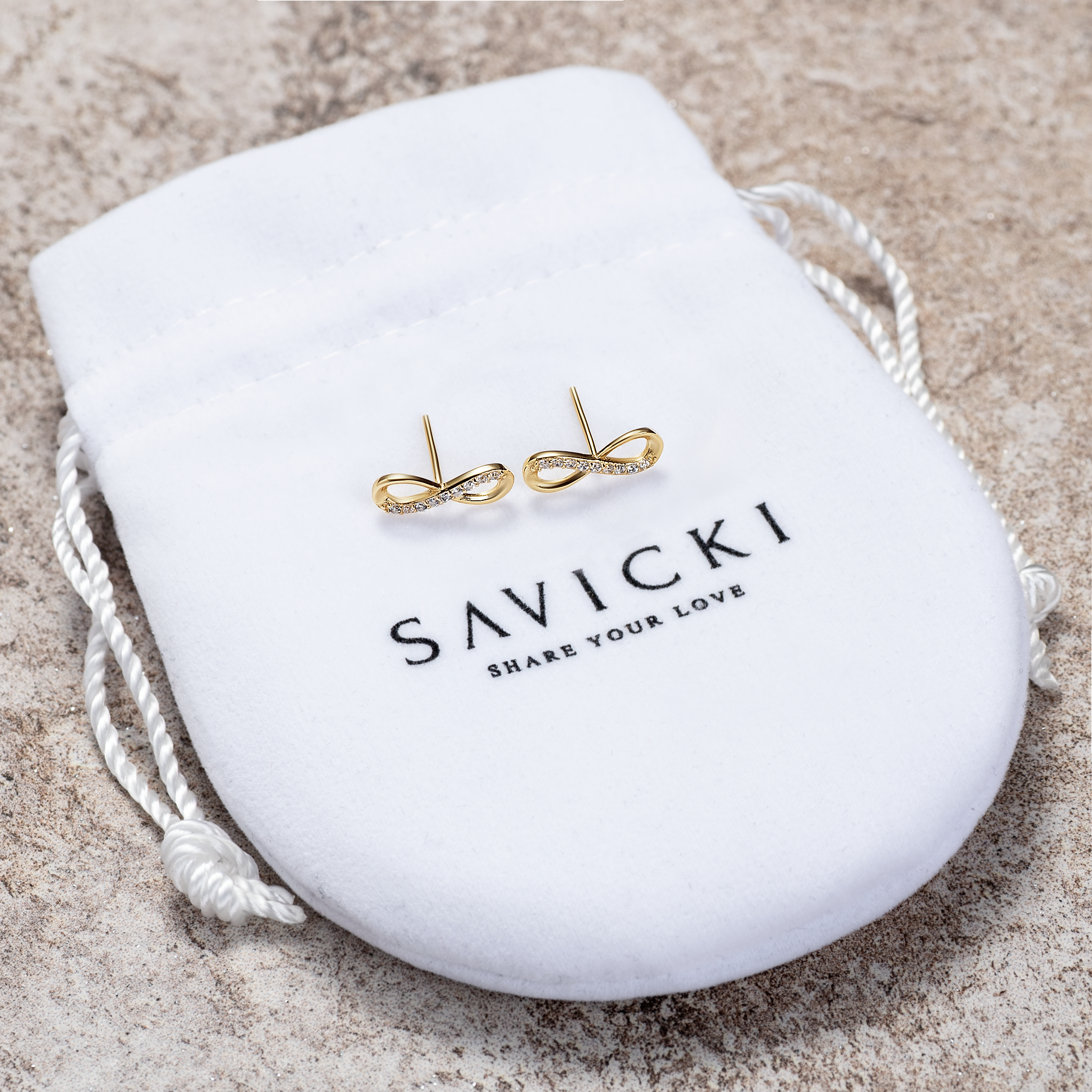 Kolczyki nieskończoność Savicki: srebrne pozłacane, cyrkonie
