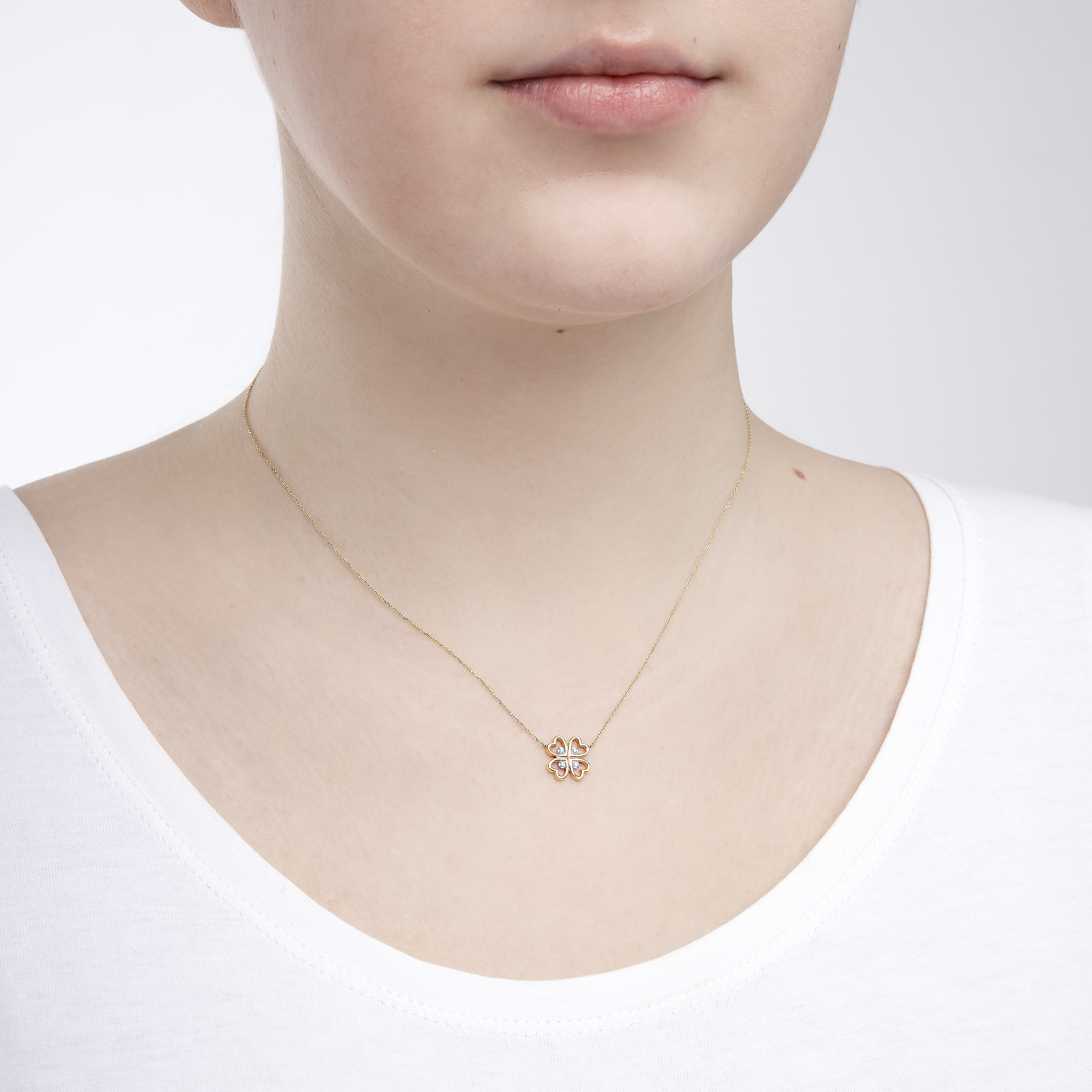 Naszyjnik koniczynka Savicki: złoty, diamenty