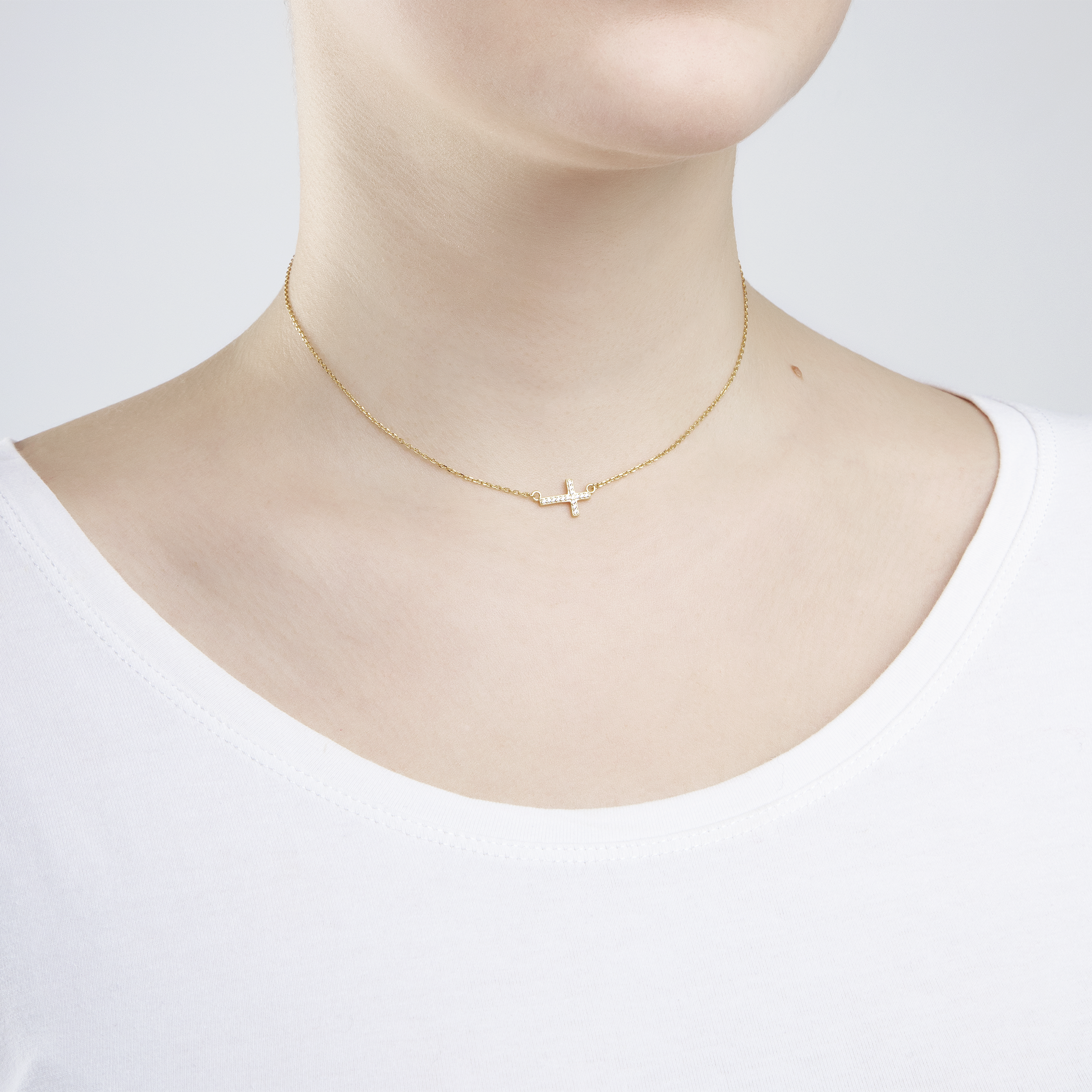 Naszyjnik choker krzyżyk Savicki: srebrny pozłacany, cyrkonie - 4