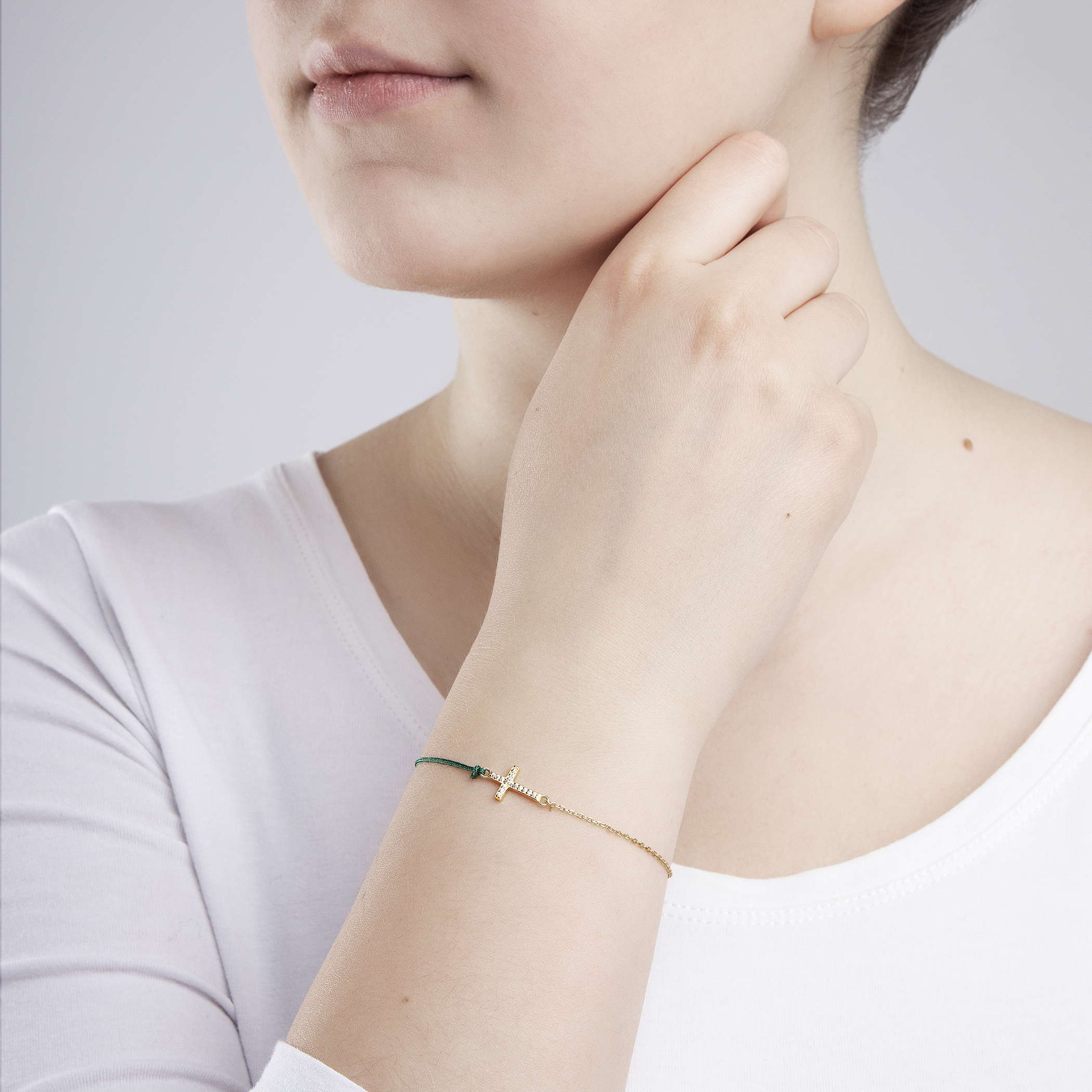 Bransoletka krzyżyk Savicki: srebrna pozłacana, cyrkonie