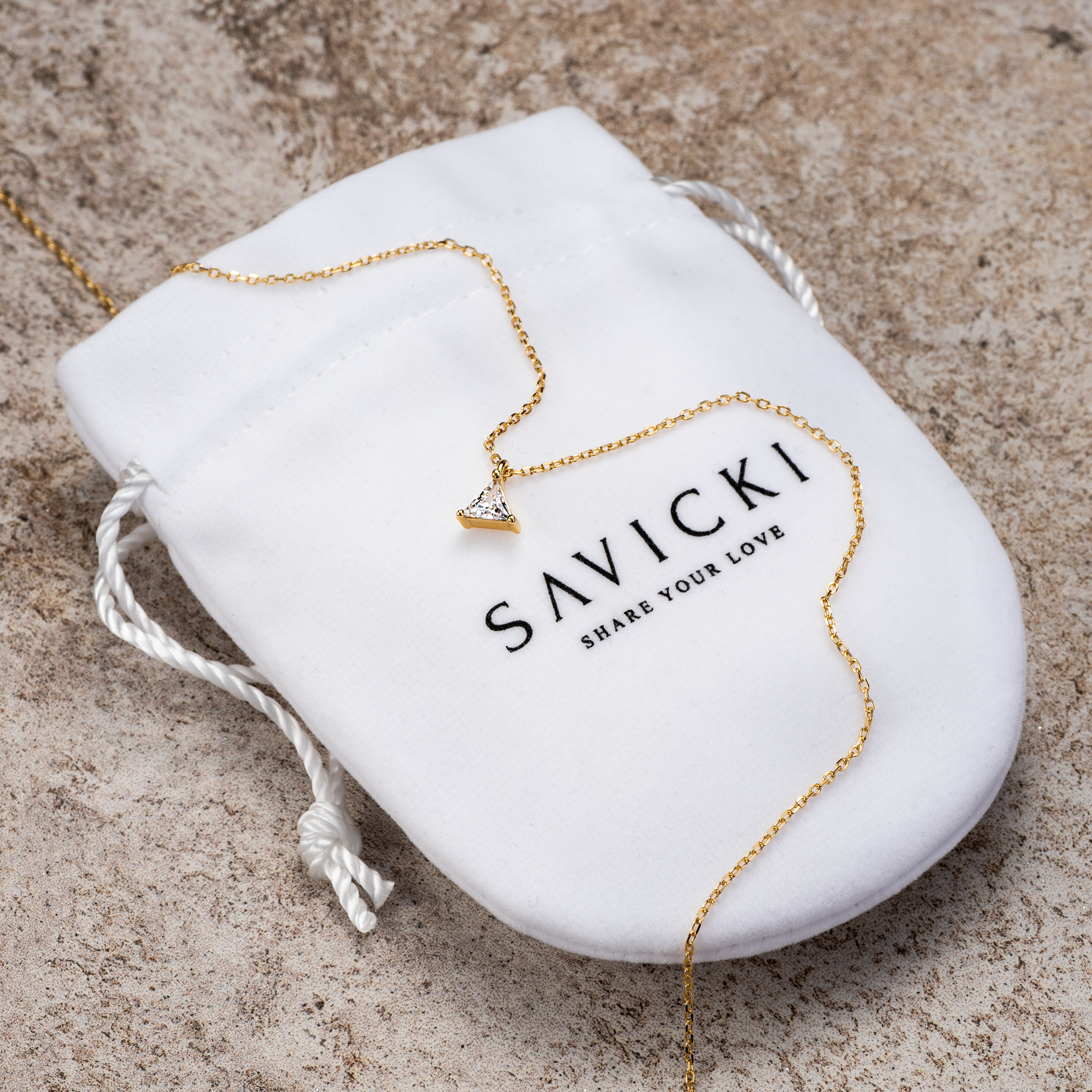 Naszyjnik trójkąt Savicki: srebrny pozłacany, cyrkonia - 3