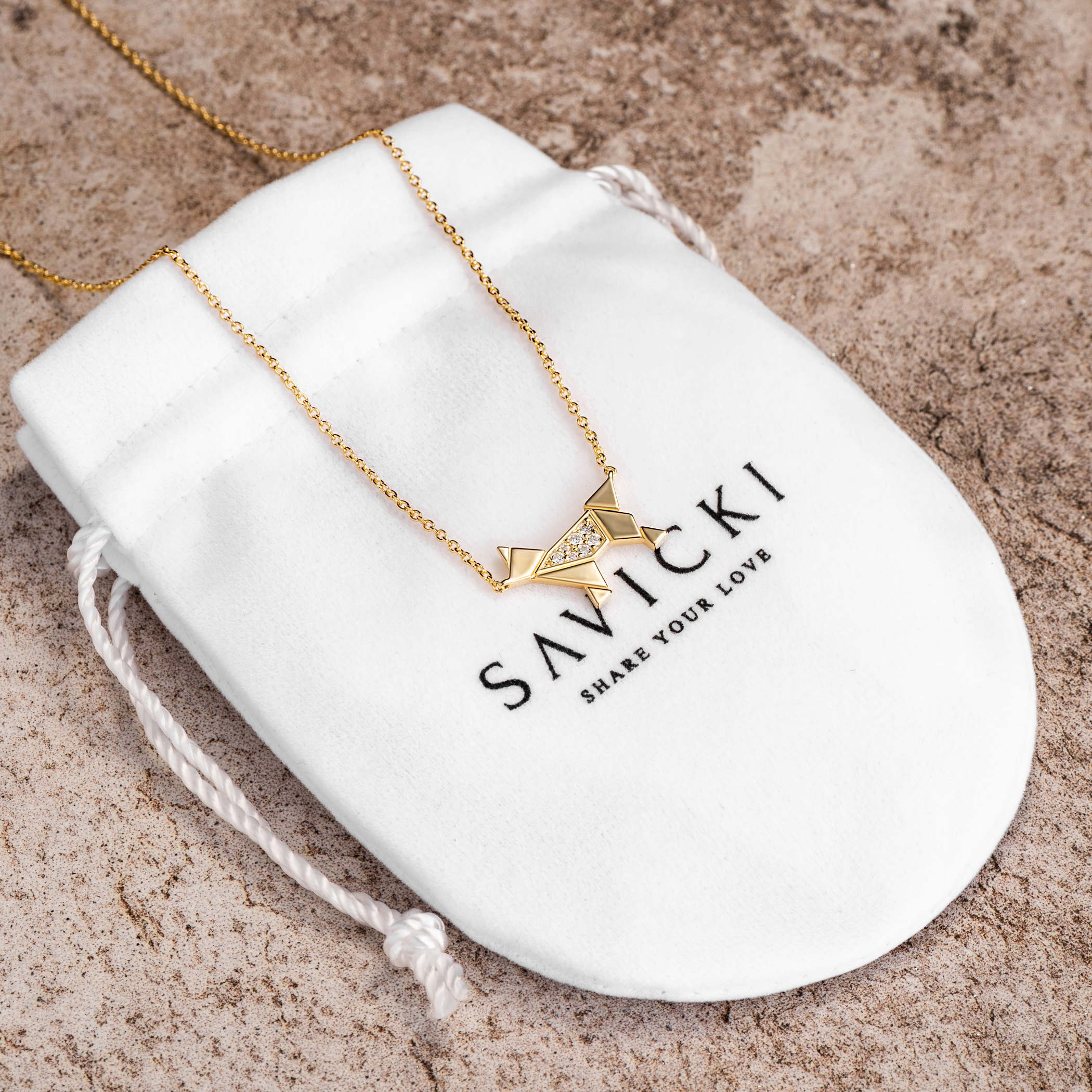 Naszyjnik pies Savicki: srebrny pozłacany, cyrkonie