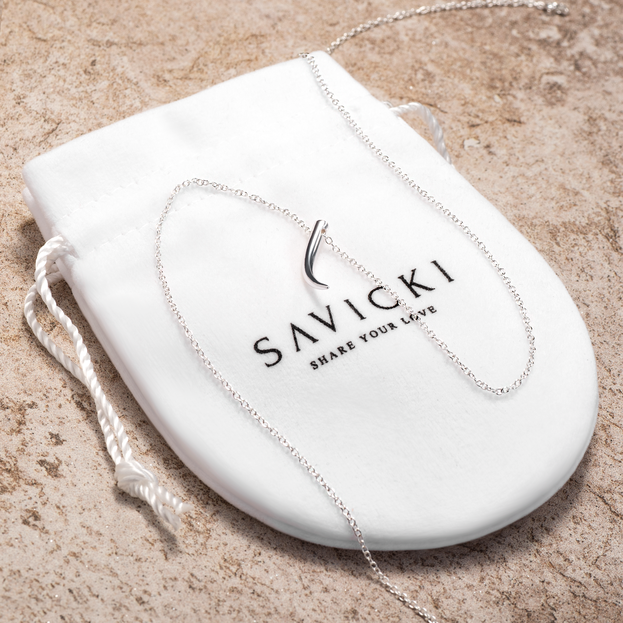 Naszyjnik celebrytka kieł Savicki: srebrny