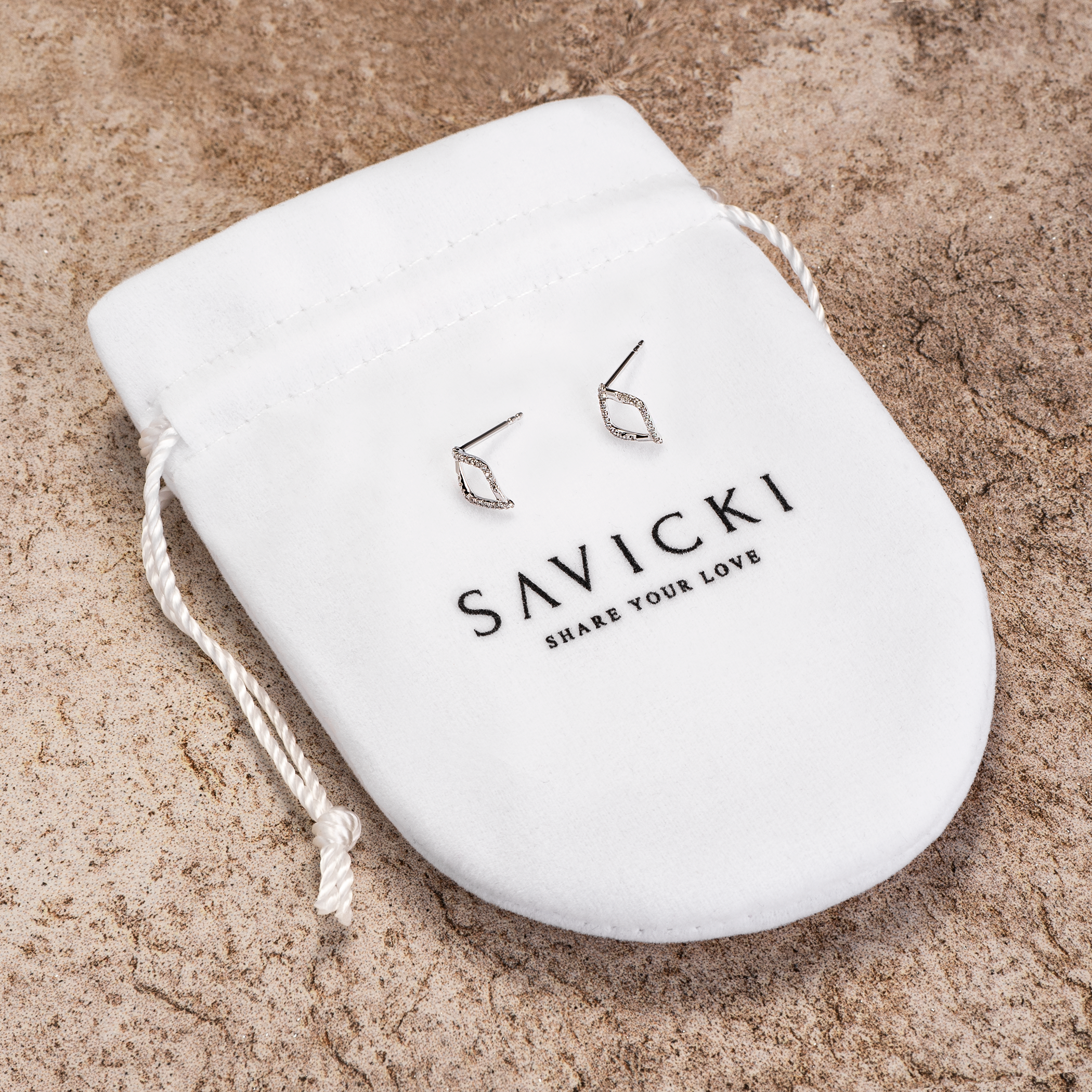 Kolczyki Savicki: białe złoto, diamenty