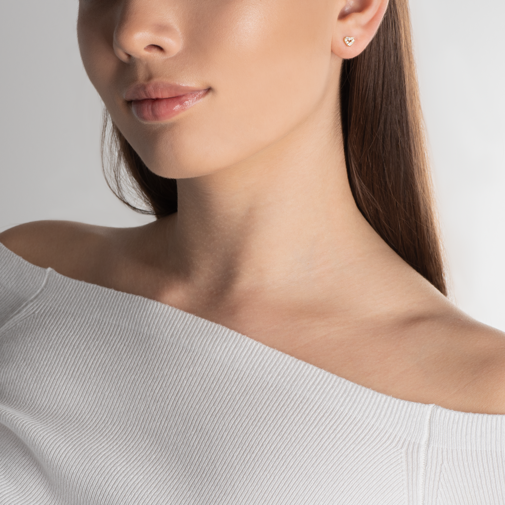 Kolczyki serduszka Savicki: złote, cyrkonie